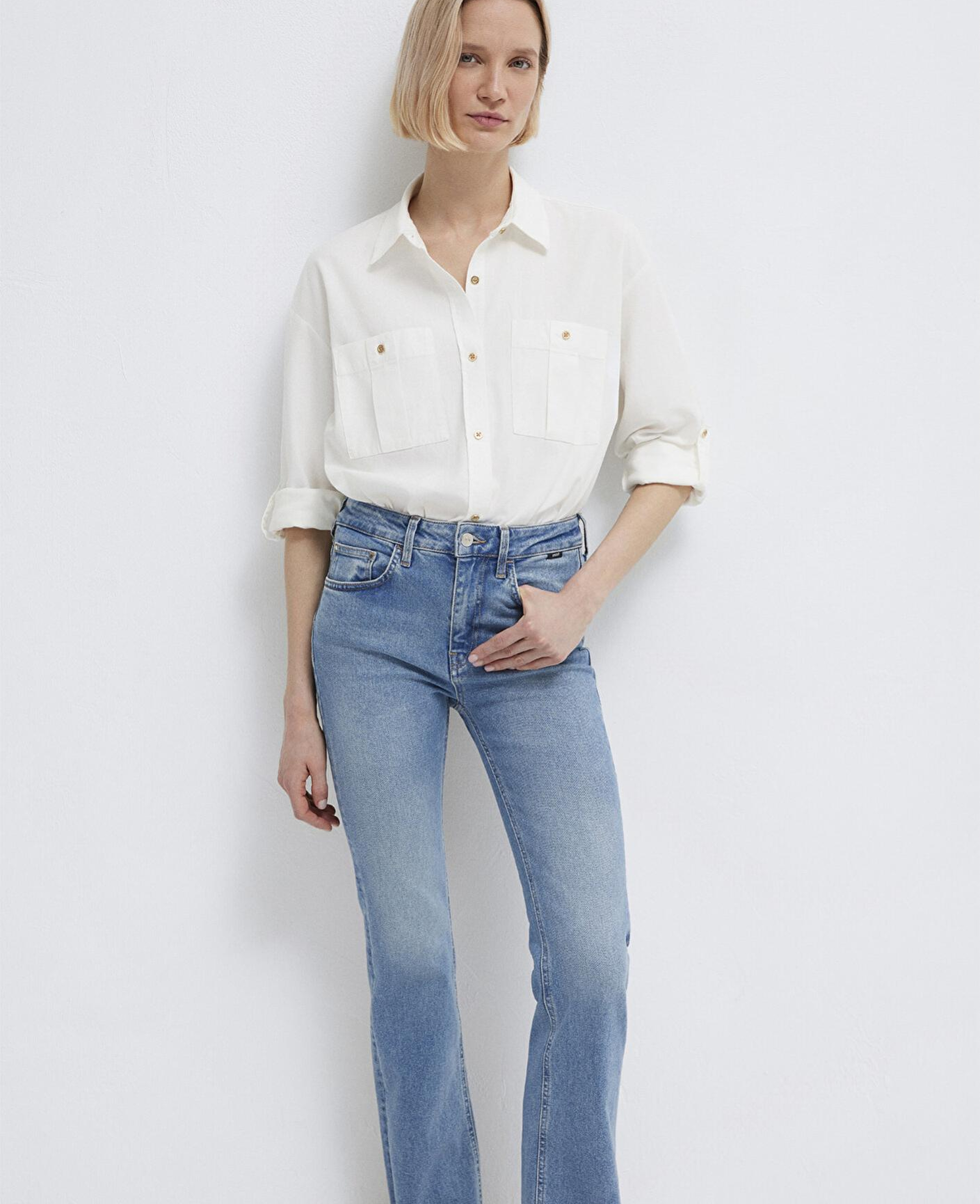 Mavi Düğme Detaylı Ekru Gömlek Loose Fit / Bol Rahat Kesim 1211383-70057