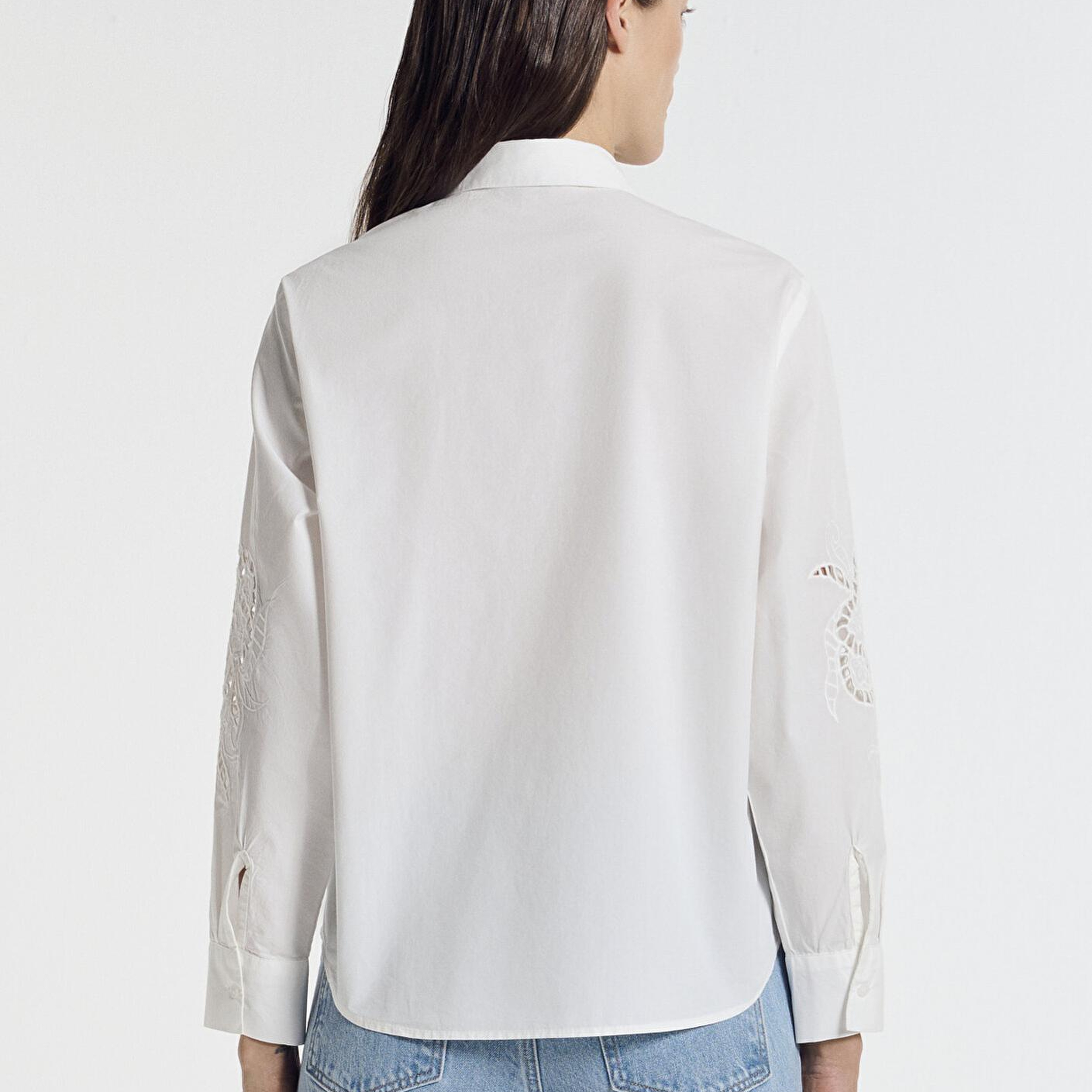 Mavi Nakış Detaylı Ekru Gömlek Loose Fit / Bol Rahat Kesim 1211382-70057