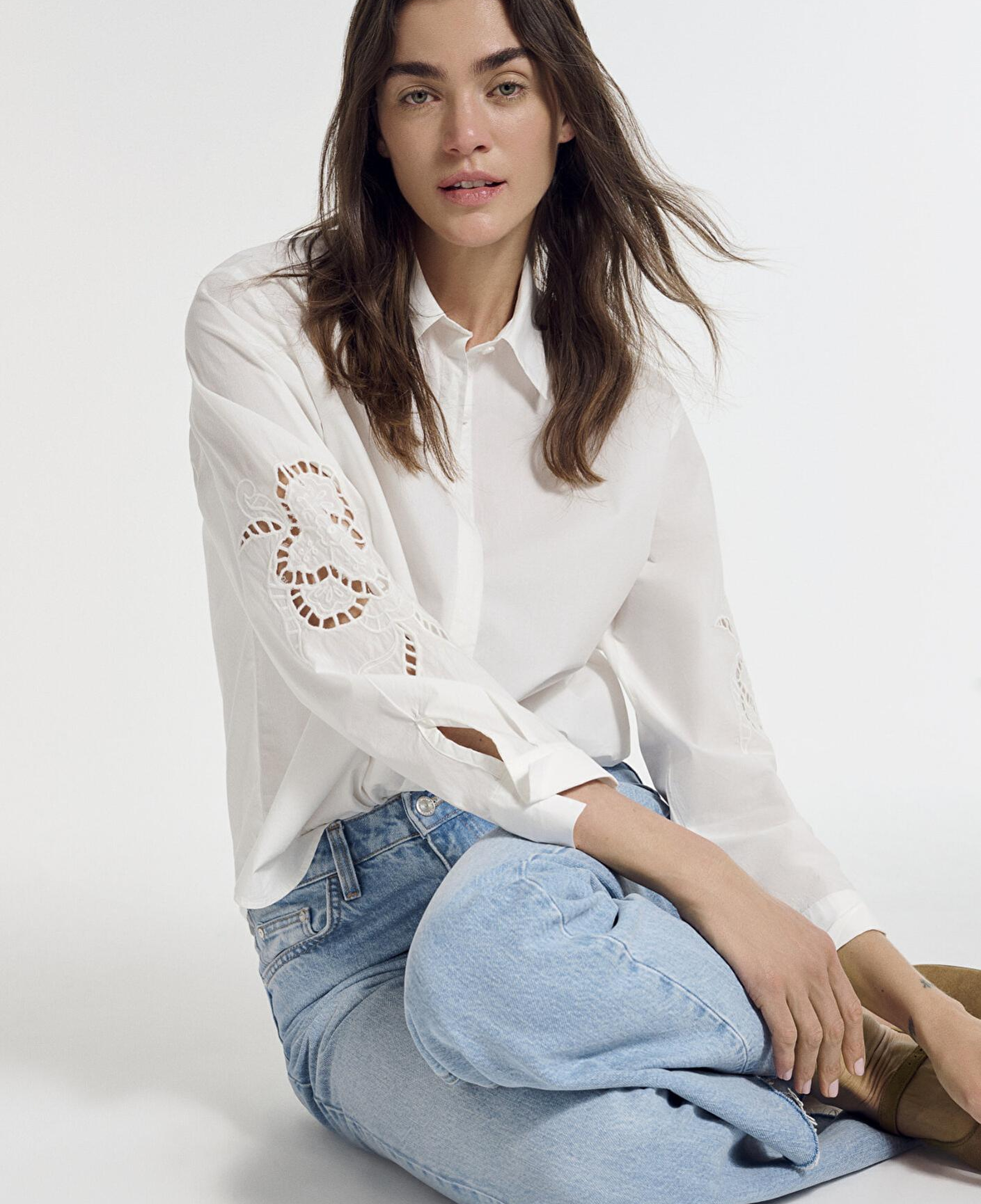 Mavi Nakış Detaylı Ekru Gömlek Loose Fit / Bol Rahat Kesim 1211382-70057