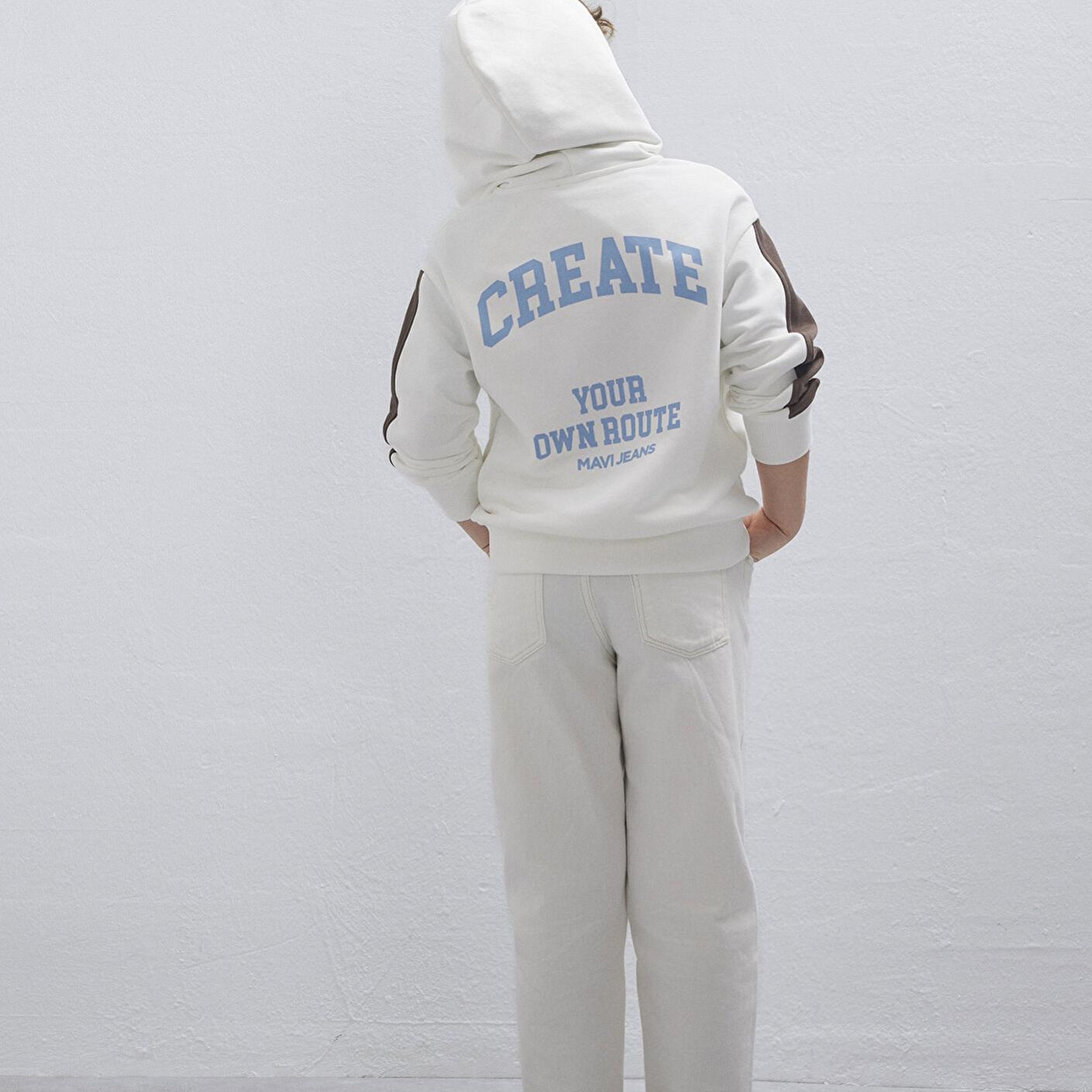 Mavi Baskılı Kapüşonlu Ekru Sweatshirt 6S10165-70057