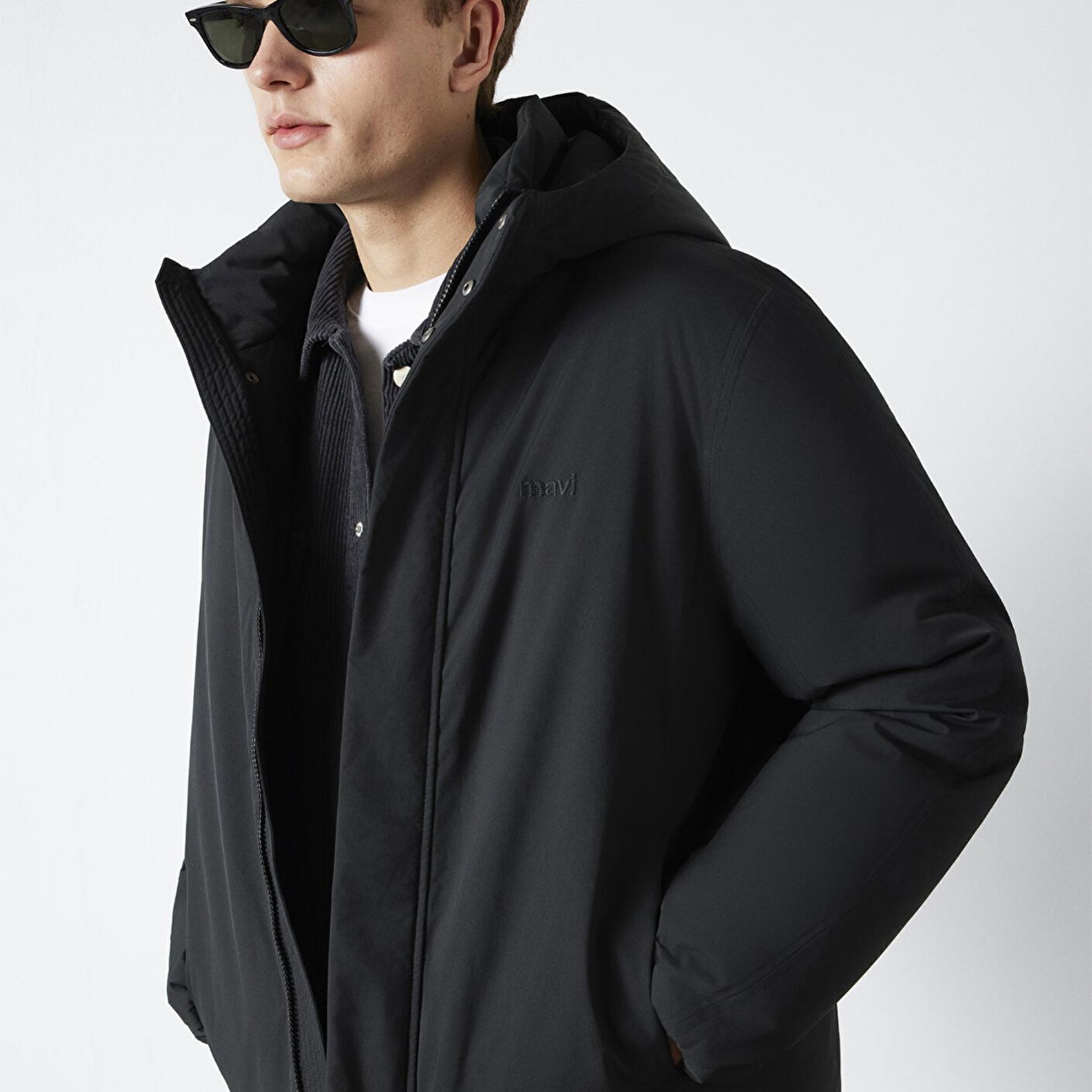 Mavi Kapüşonlu Siyah Şişme Mont 0110758-71379