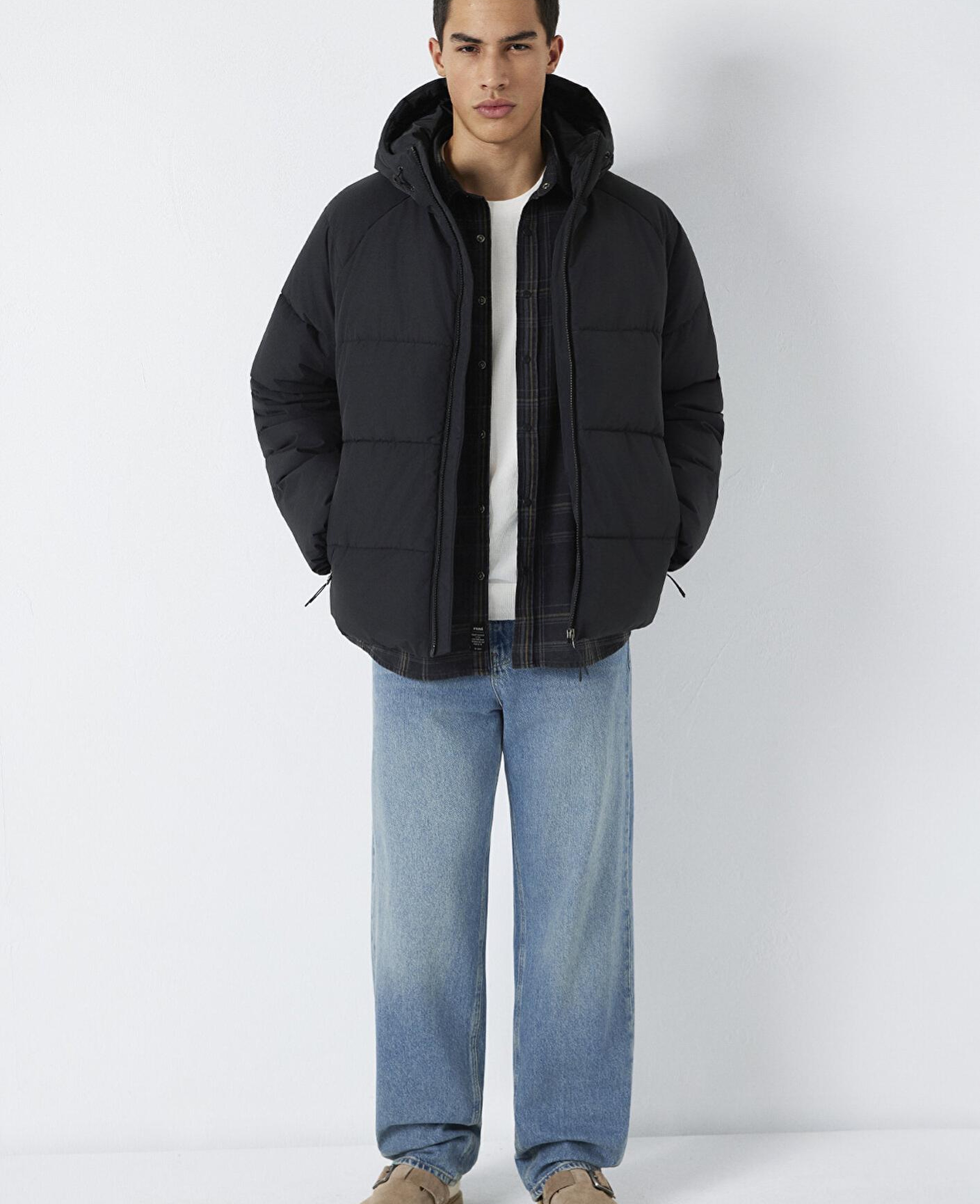 Mavi Kapüşonlu Siyah Şişme Mont 0110756-71379