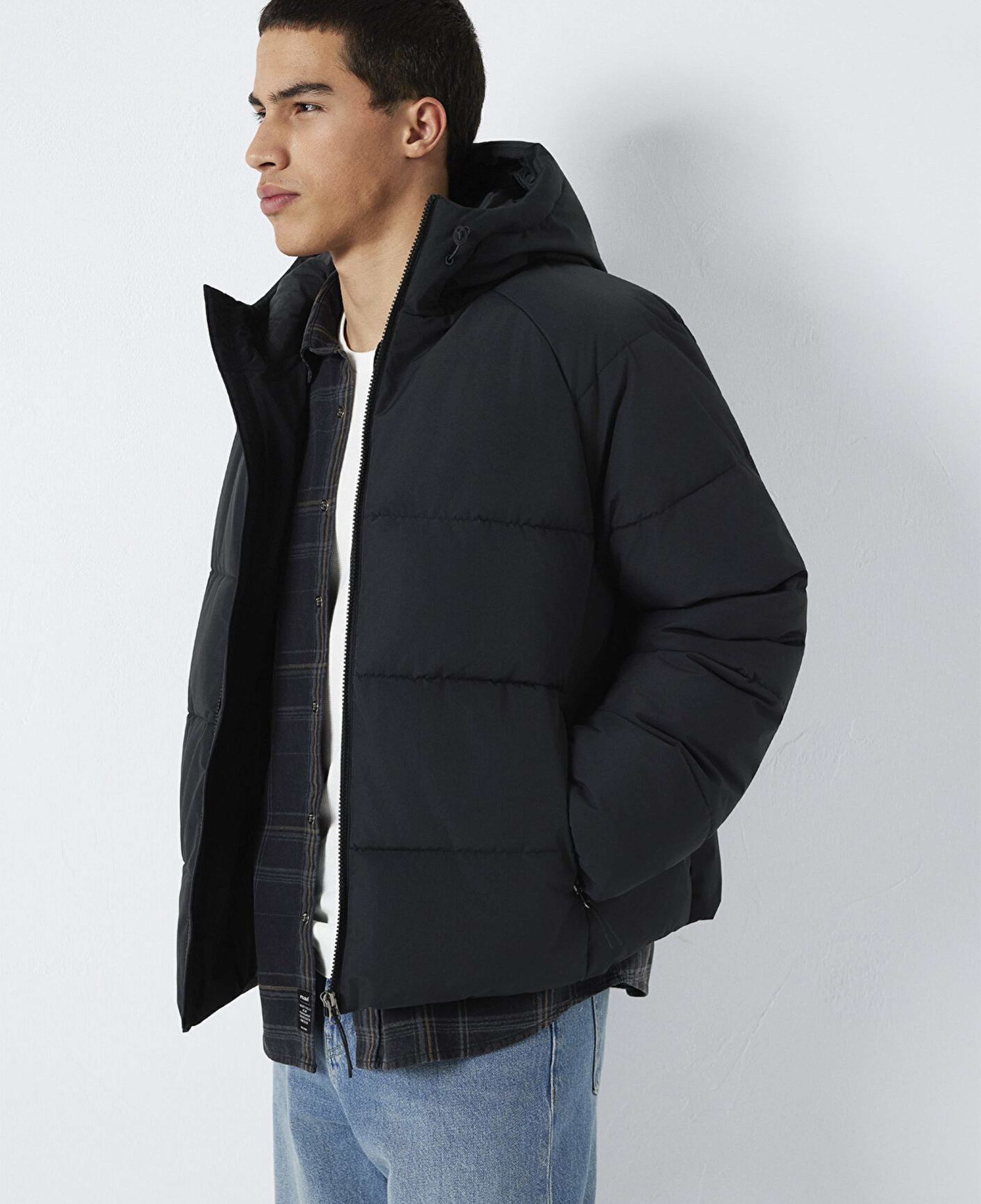 Mavi Kapüşonlu Siyah Şişme Mont 0110756-71379