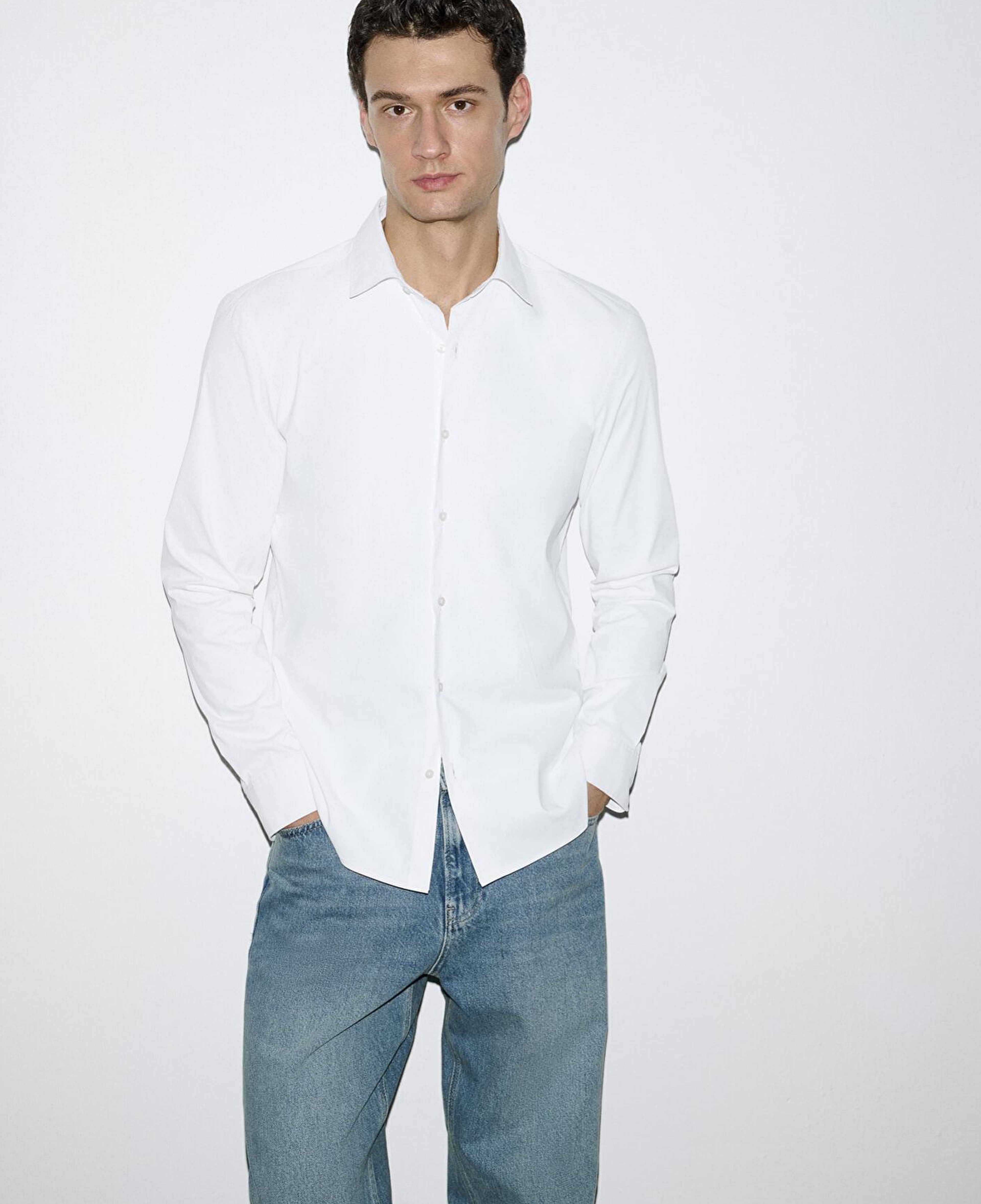 Mavi Hafif ve Esnek Beyaz Travel Gömlek Regular Fit / Normal Kesim 0211812-620