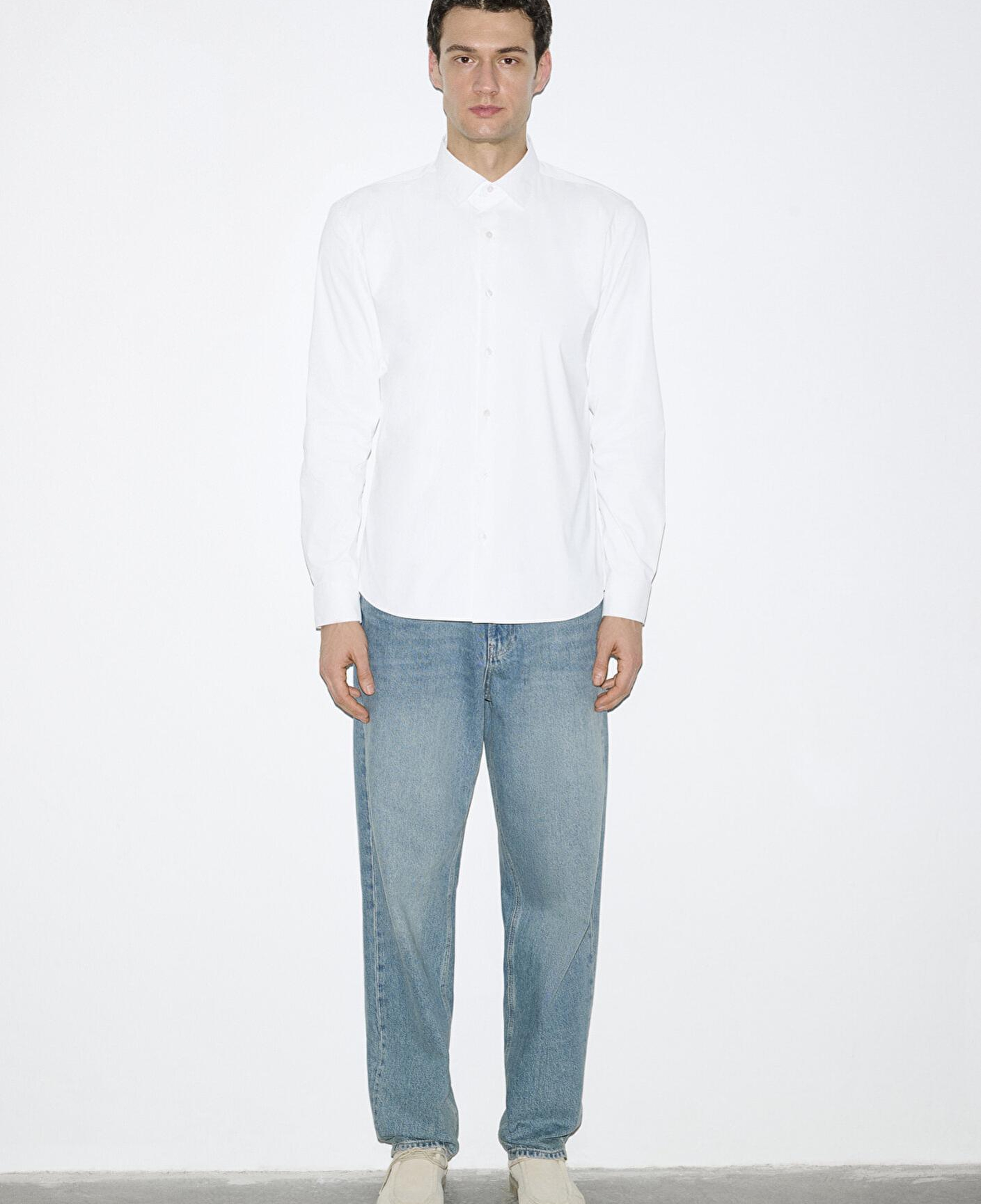 Mavi Hafif ve Esnek Beyaz Travel Gömlek Regular Fit / Normal Kesim 0211812-620