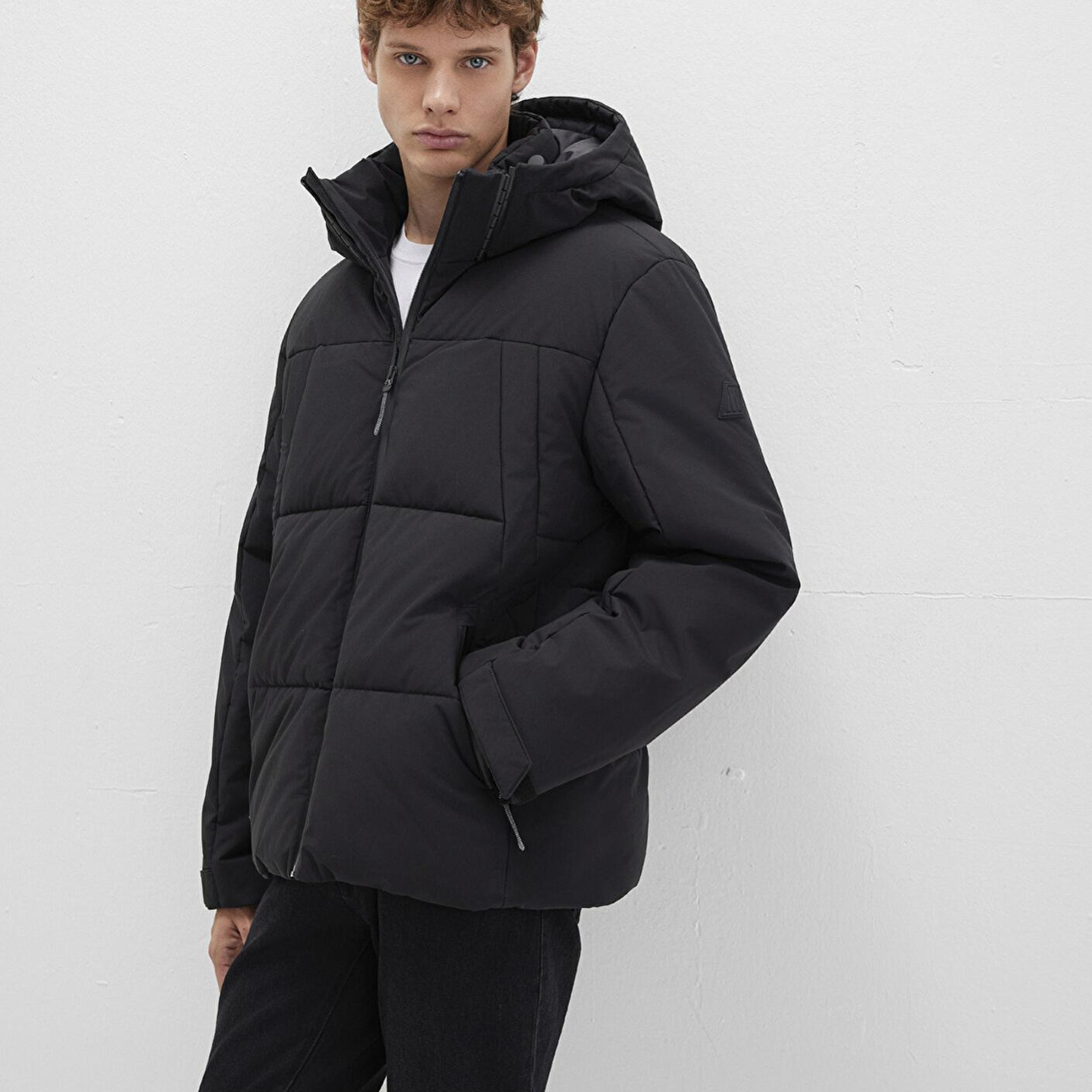 Mavi Su İtici Kapüşonlu Siyah Şişme Mont 0110675-71379