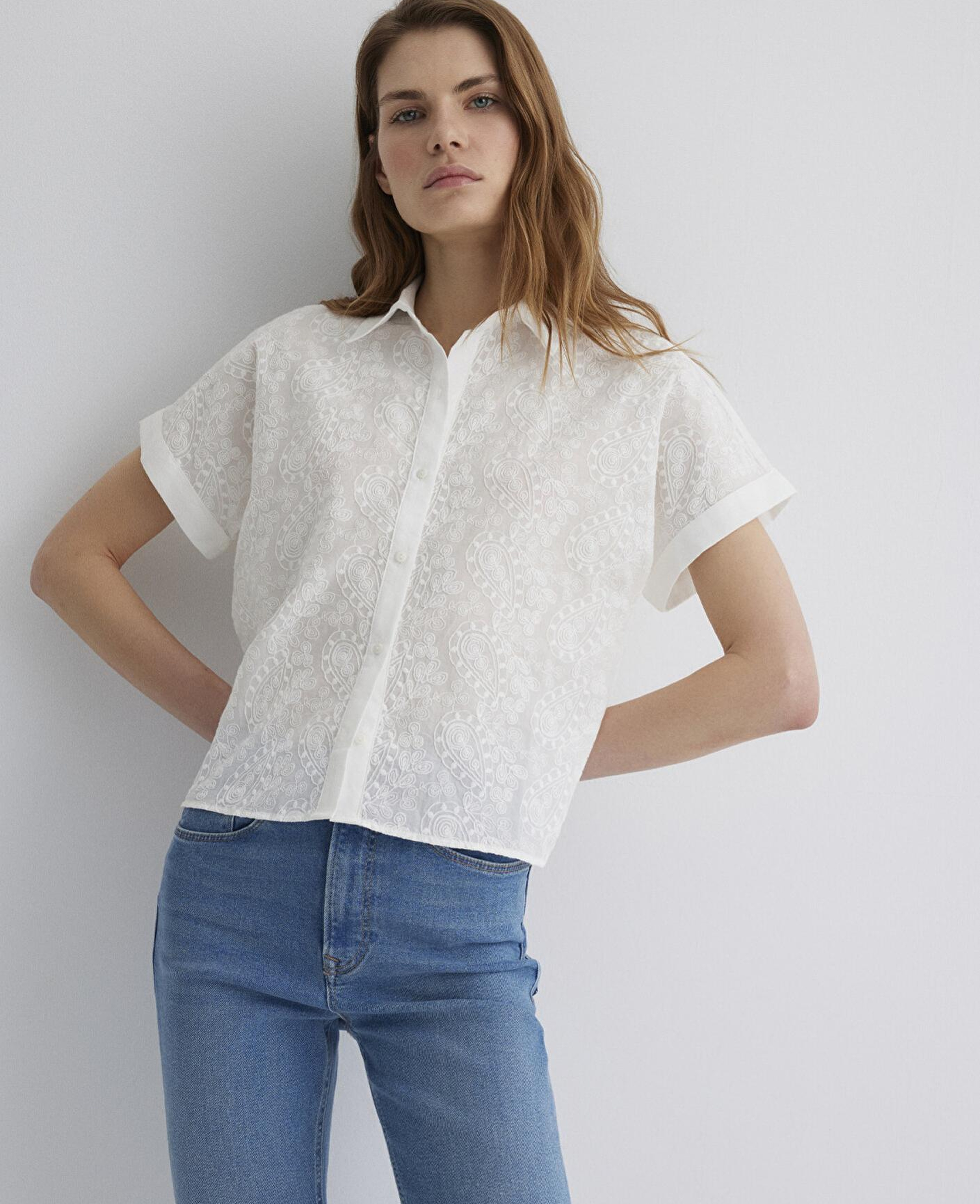 Mavi Nakış Detaylı Ekru Gömlek Regular Fit / Normal Kesim 1210740-70057