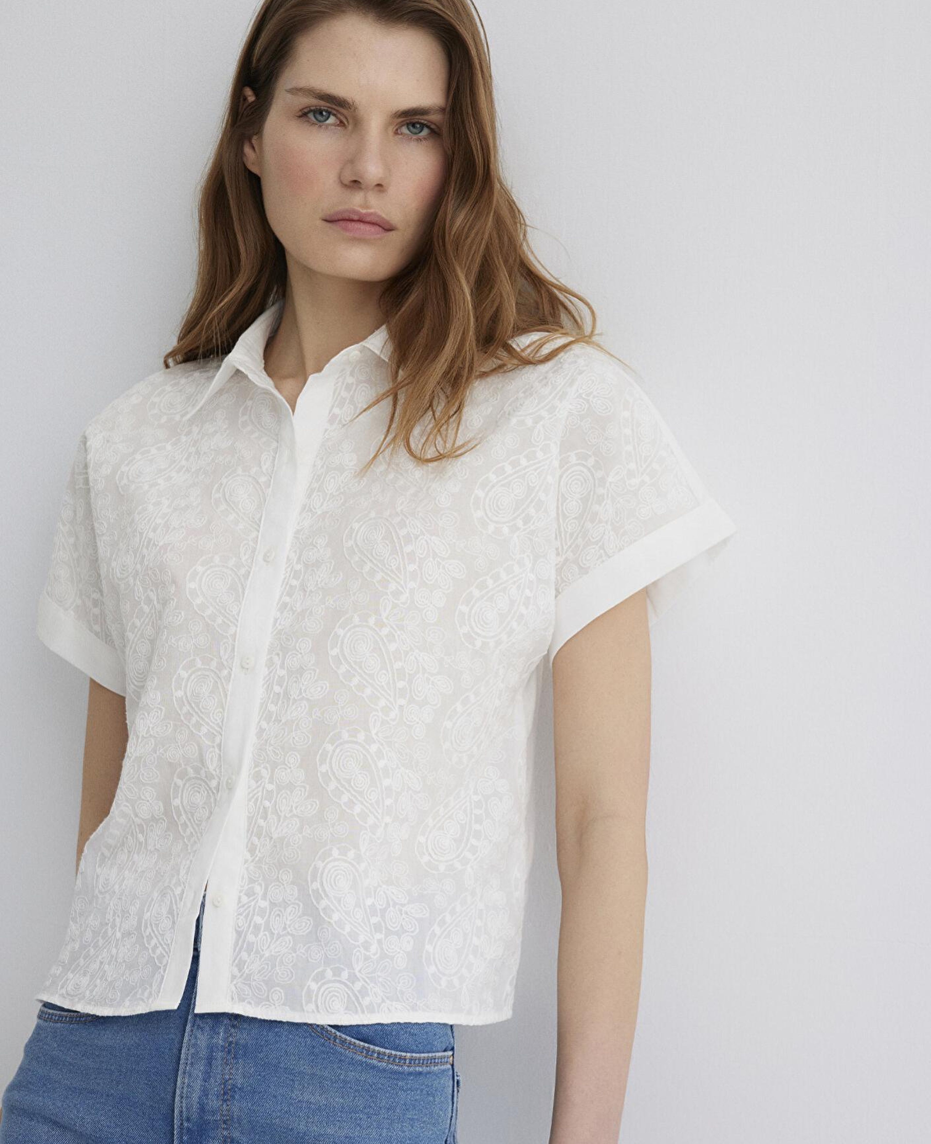 Mavi Nakış Detaylı Ekru Gömlek Regular Fit / Normal Kesim 1210740-70057