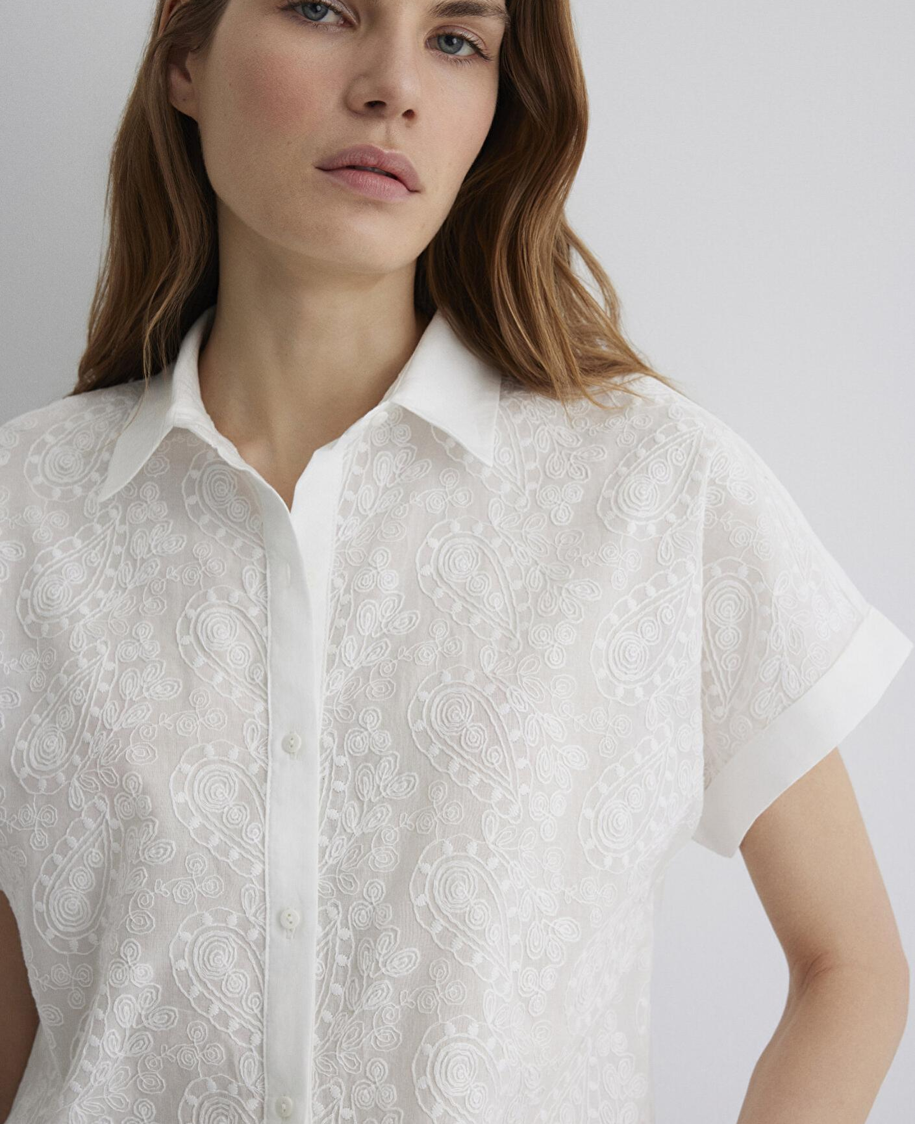 Mavi Nakış Detaylı Ekru Gömlek Regular Fit / Normal Kesim 1210740-70057