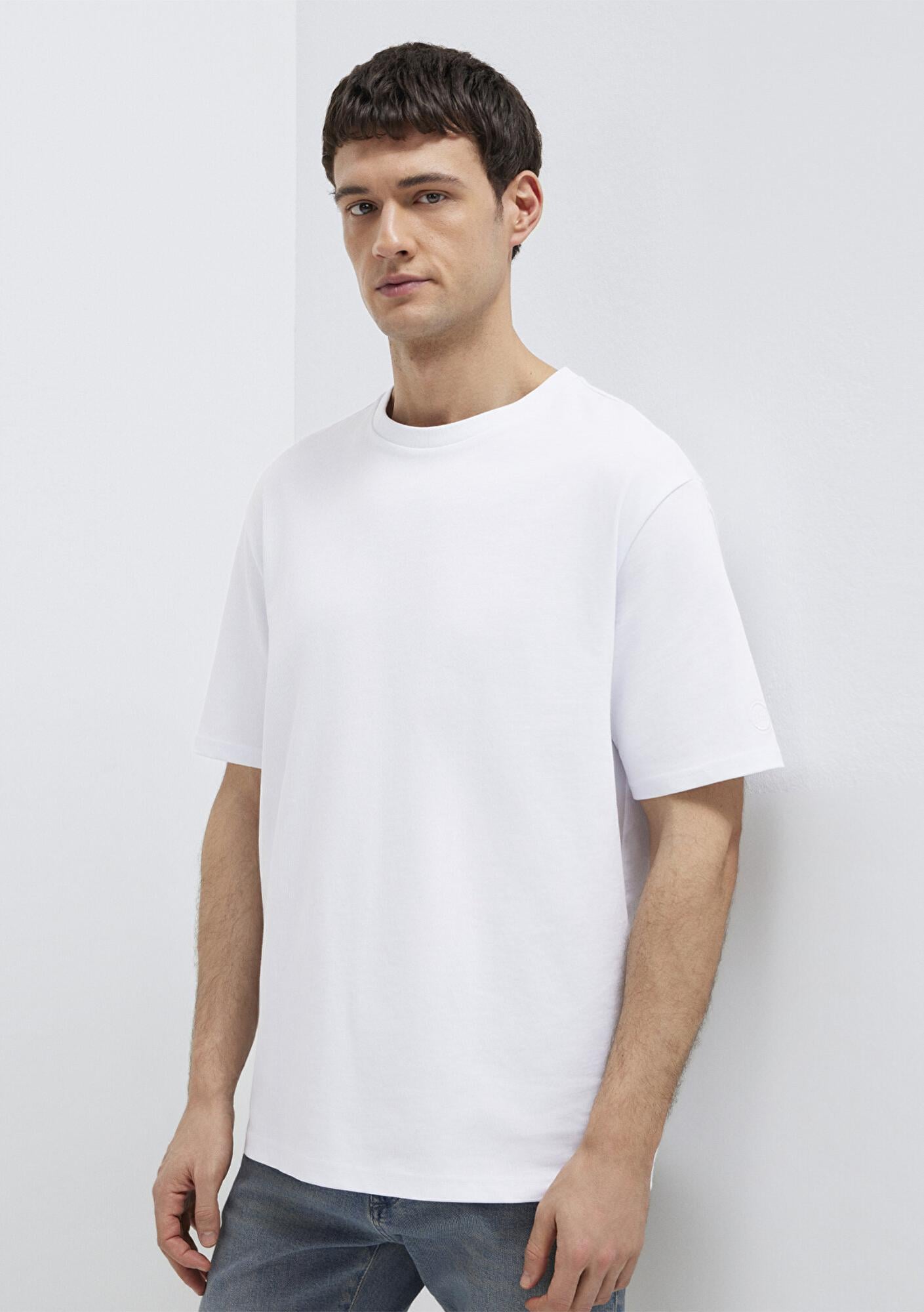 Mavi Logo Kol Detaylı Beyaz Basic Tişört Loose Fit / Bol Rahat Kesim 0611924-620