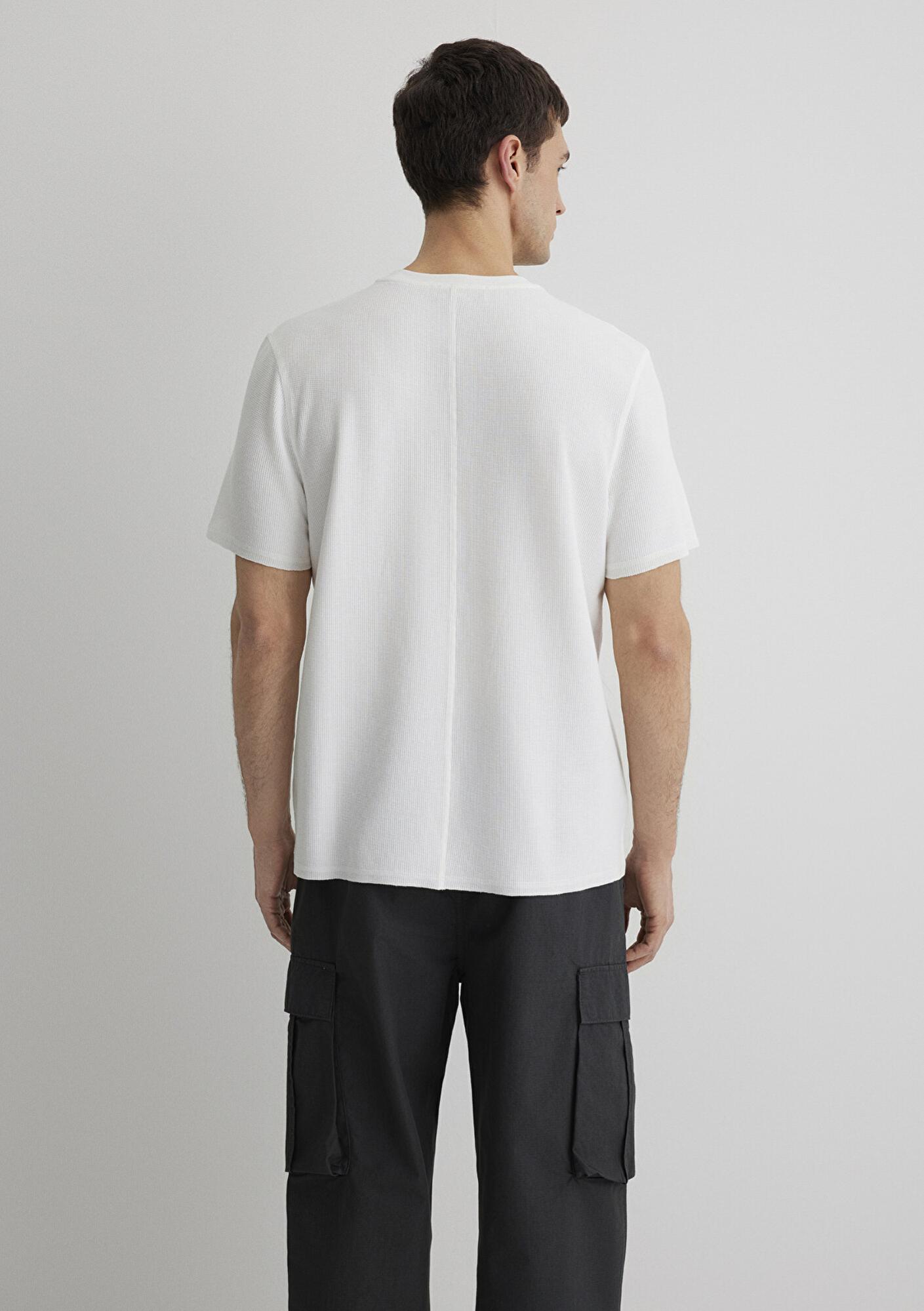 Mavi Dokulu Beyaz Basic Tişört Regular Fit / Normal Kesim 0610277-70054