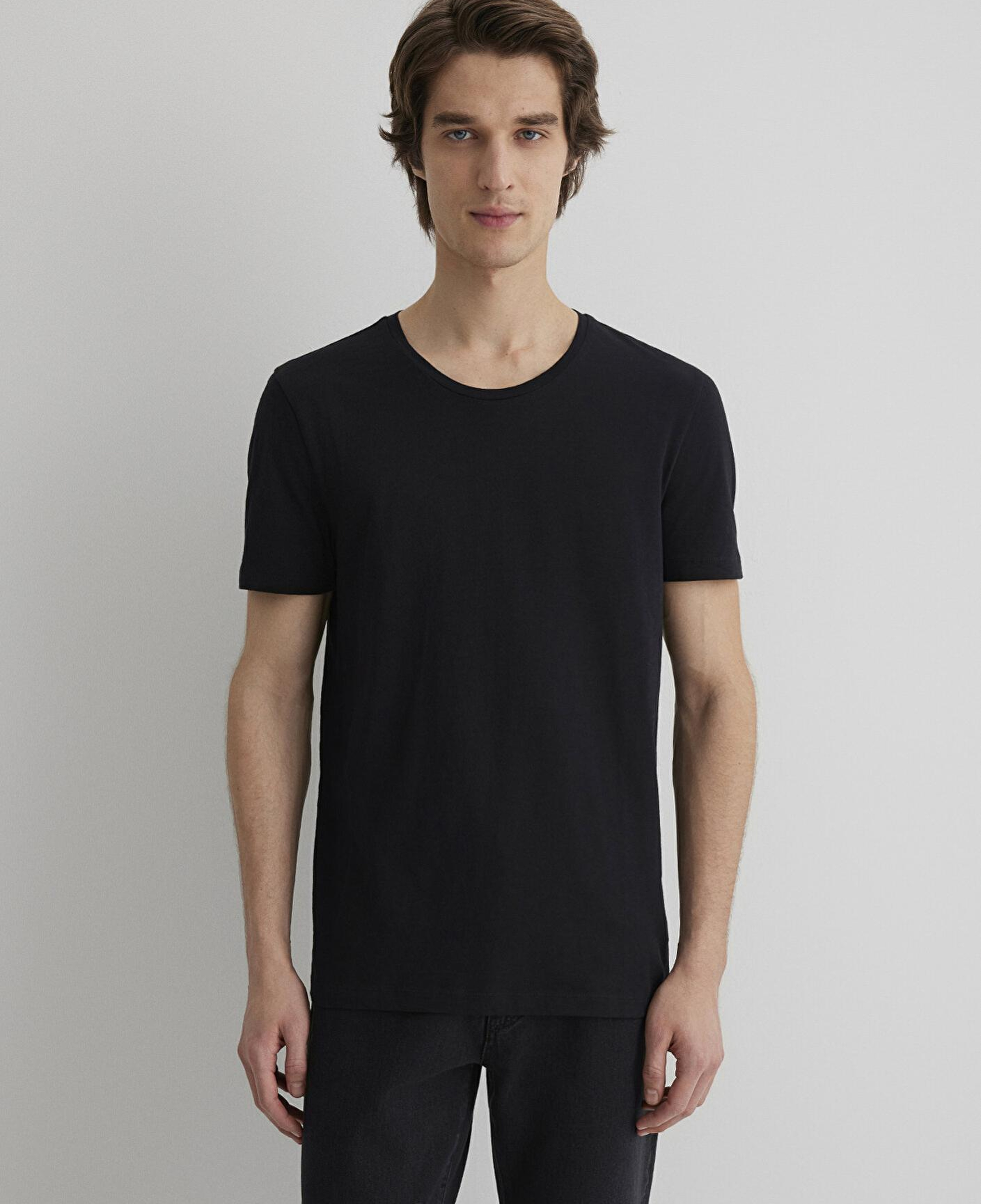 Mavi Flamlı Siyah Basic Tişört Fitted / Vücuda Oturan Kesim 064681-900