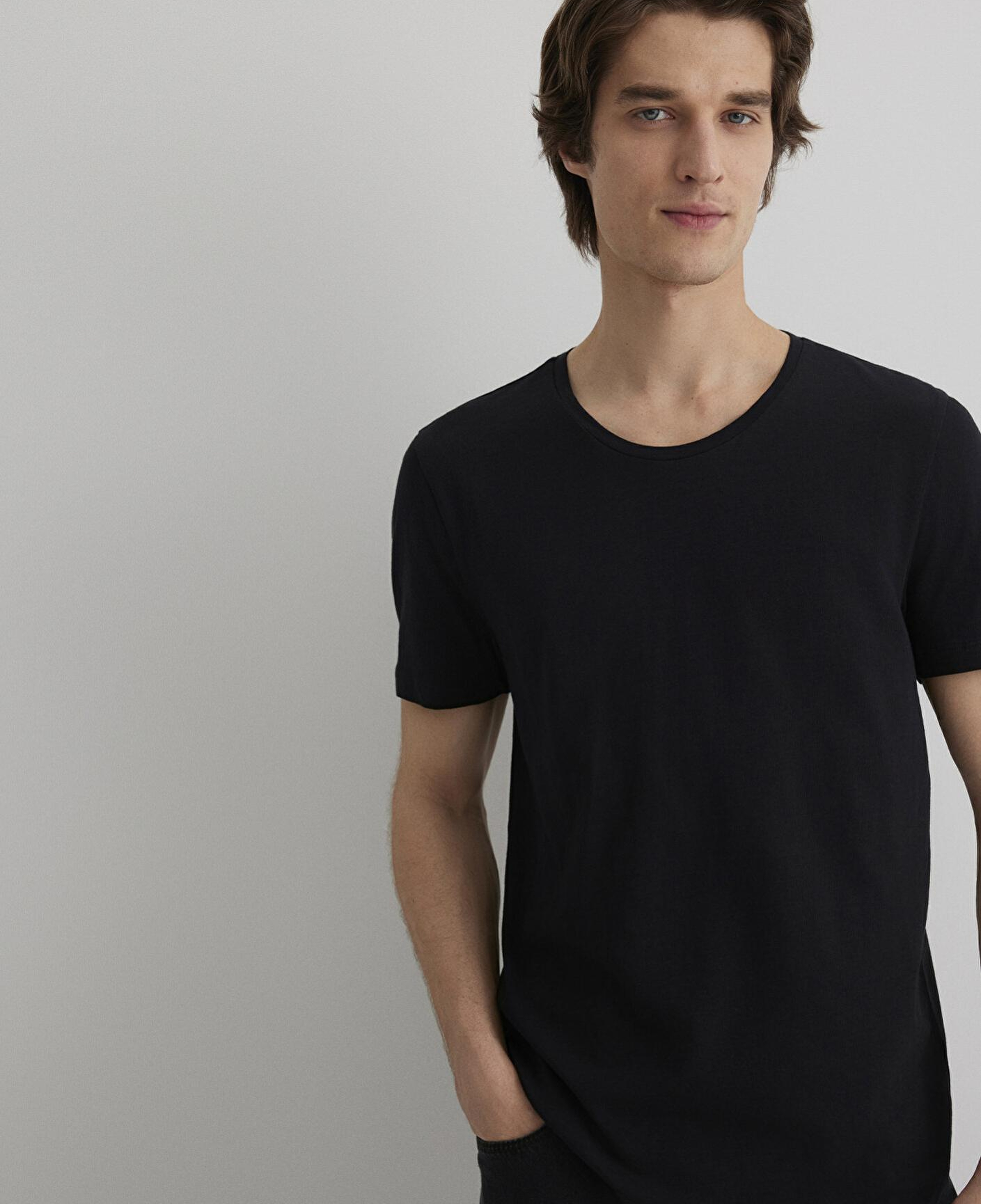 Mavi Flamlı Siyah Basic Tişört Fitted / Vücuda Oturan Kesim 064681-900