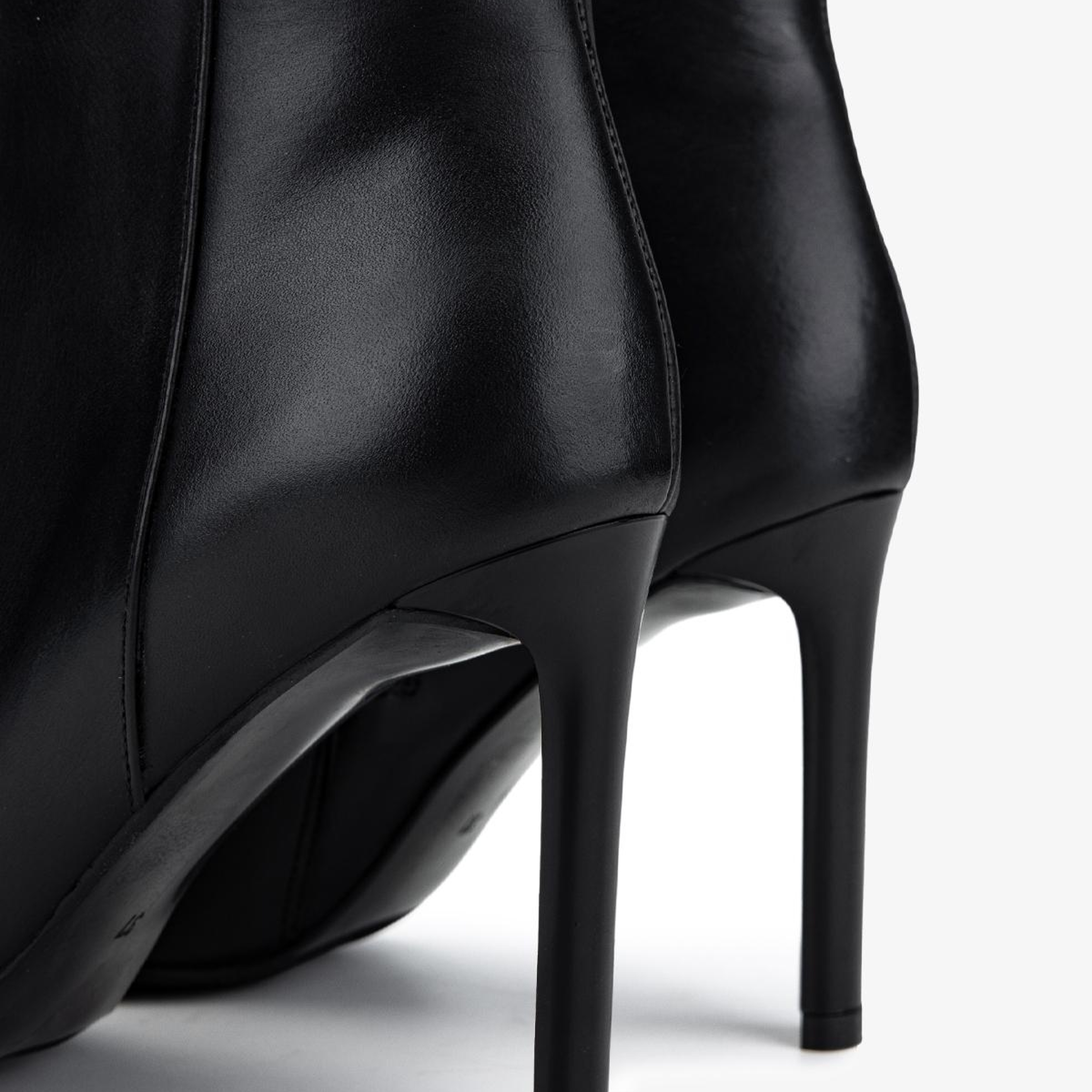 Valmenti Kadın Hakiki Deri Siyah Deri Topuklu Bot