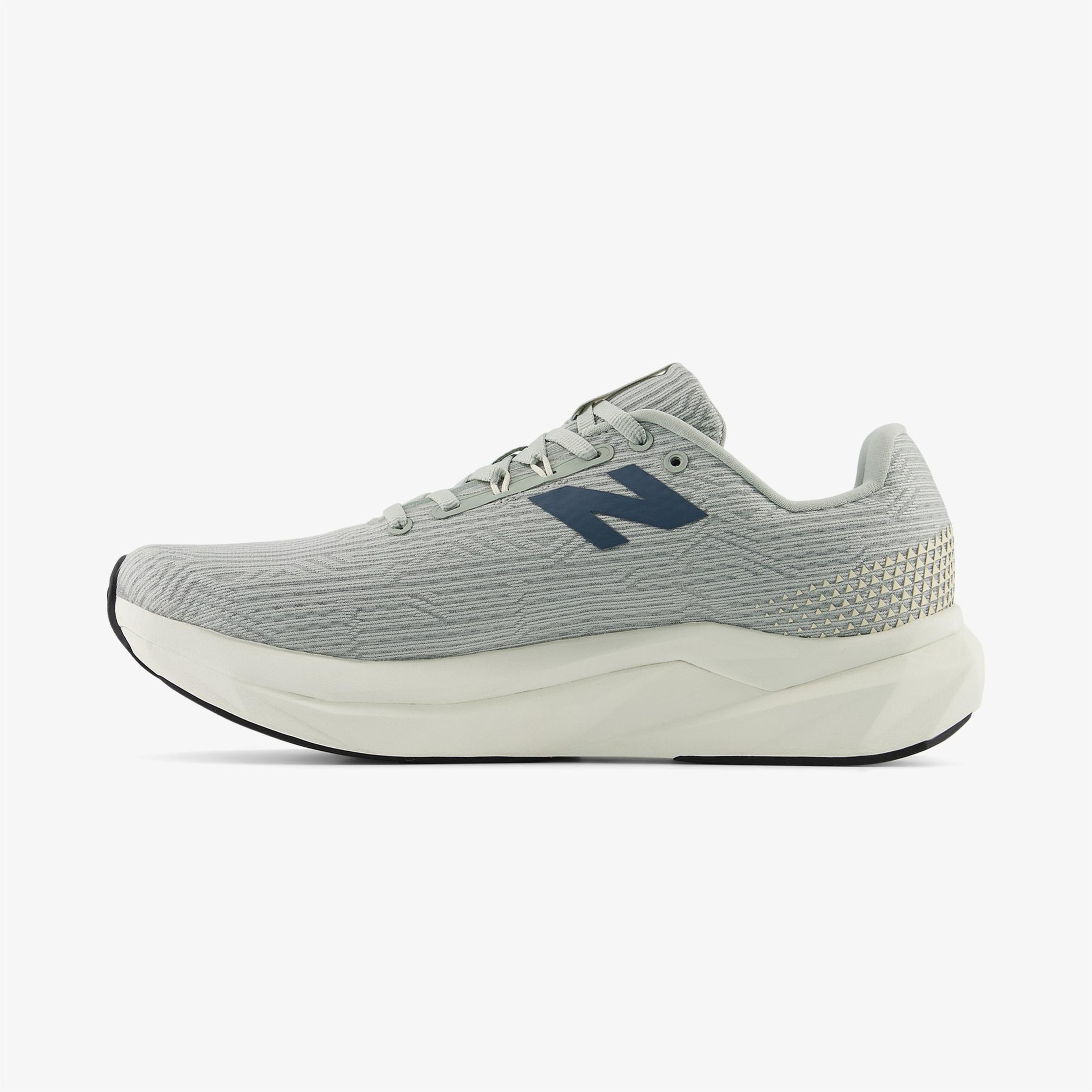 New Balance FuelCell Propel Erkek Gri Koşu Ayakkabısı