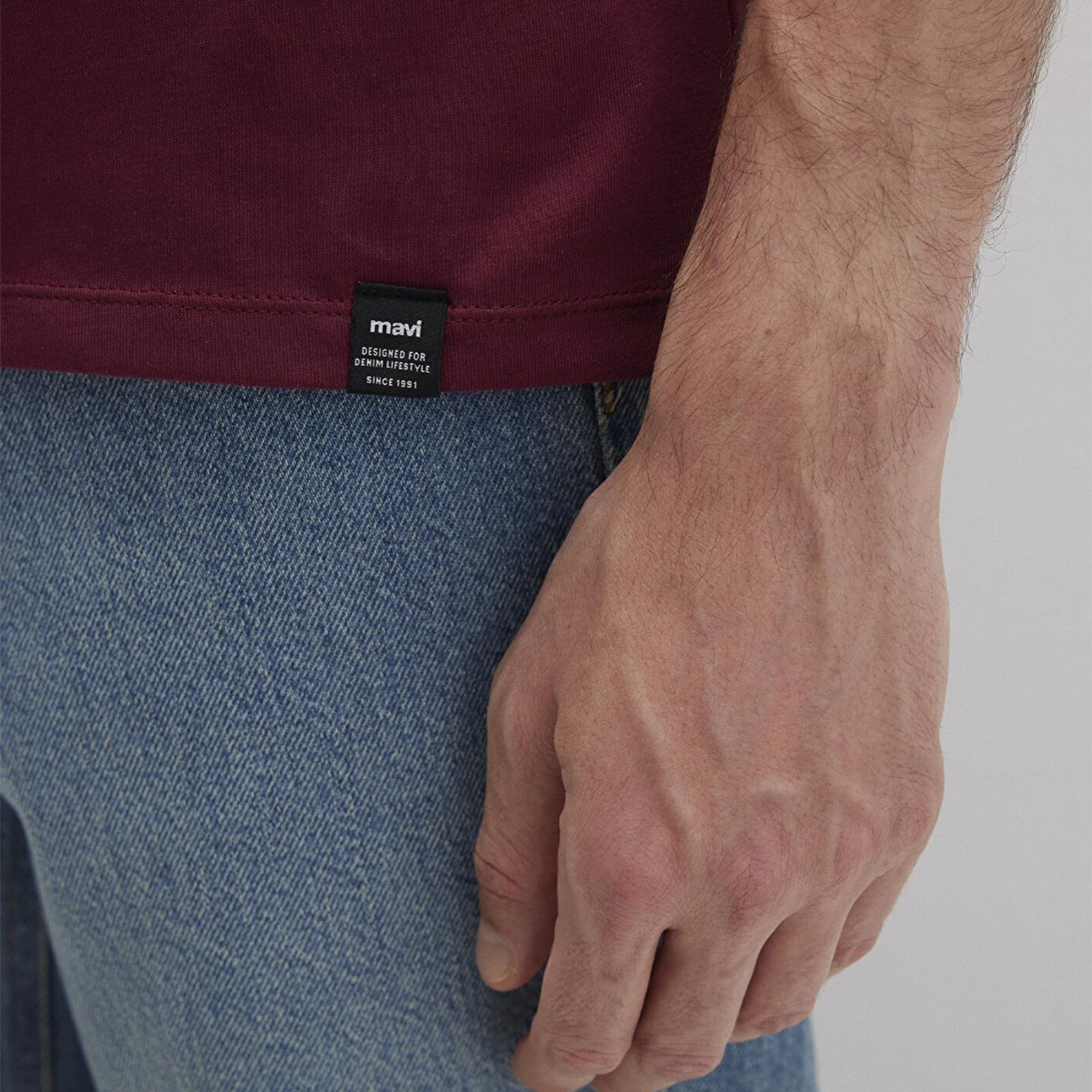 Mavi Etiket Detaylı Bordo Basic Tişört Loose Fit / Bol Rahat Kesim 0611824-70394