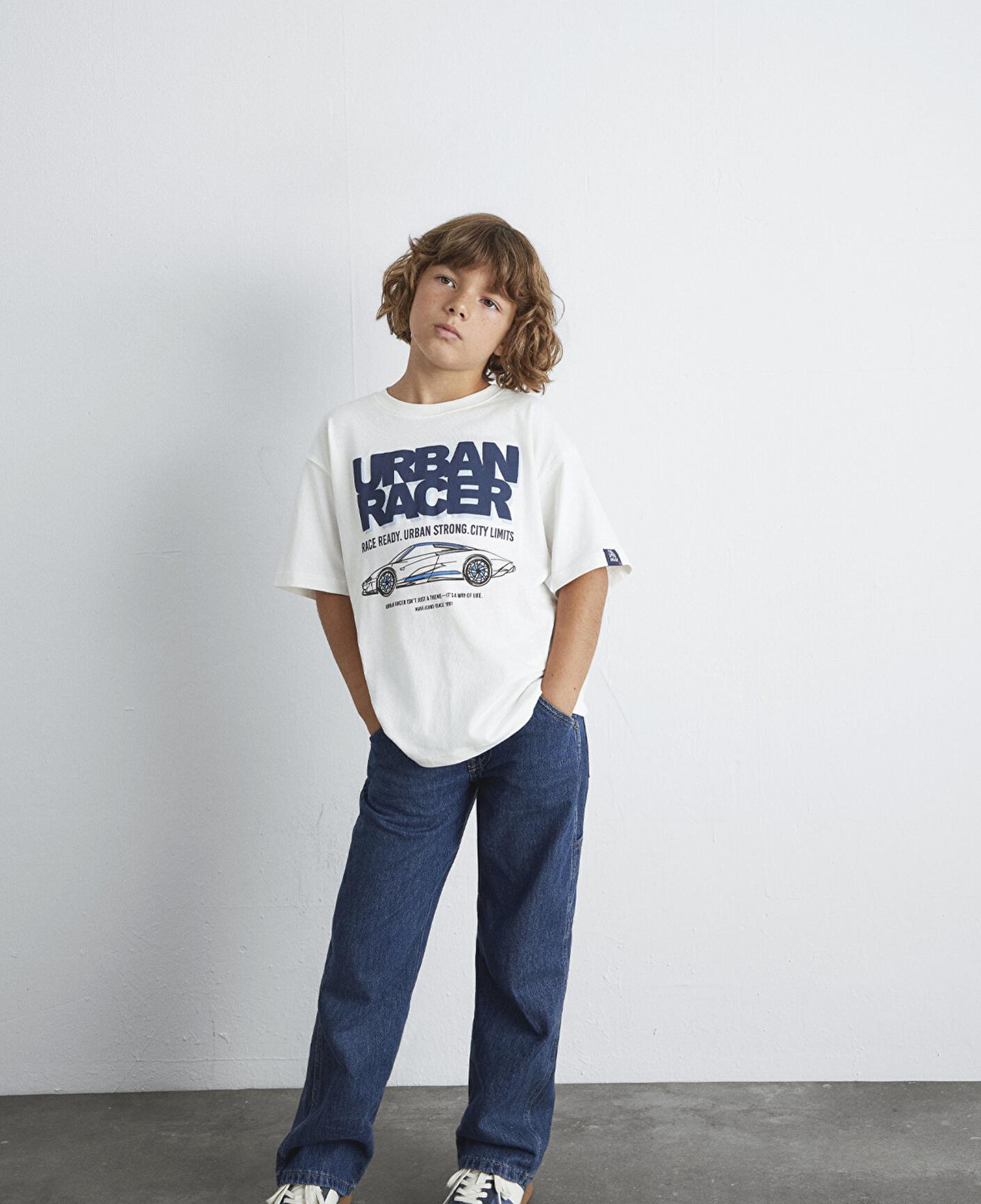 Mavi Araba Baskılı Ekru Tişört Oversize / Geniş Kesim 6610364-70057