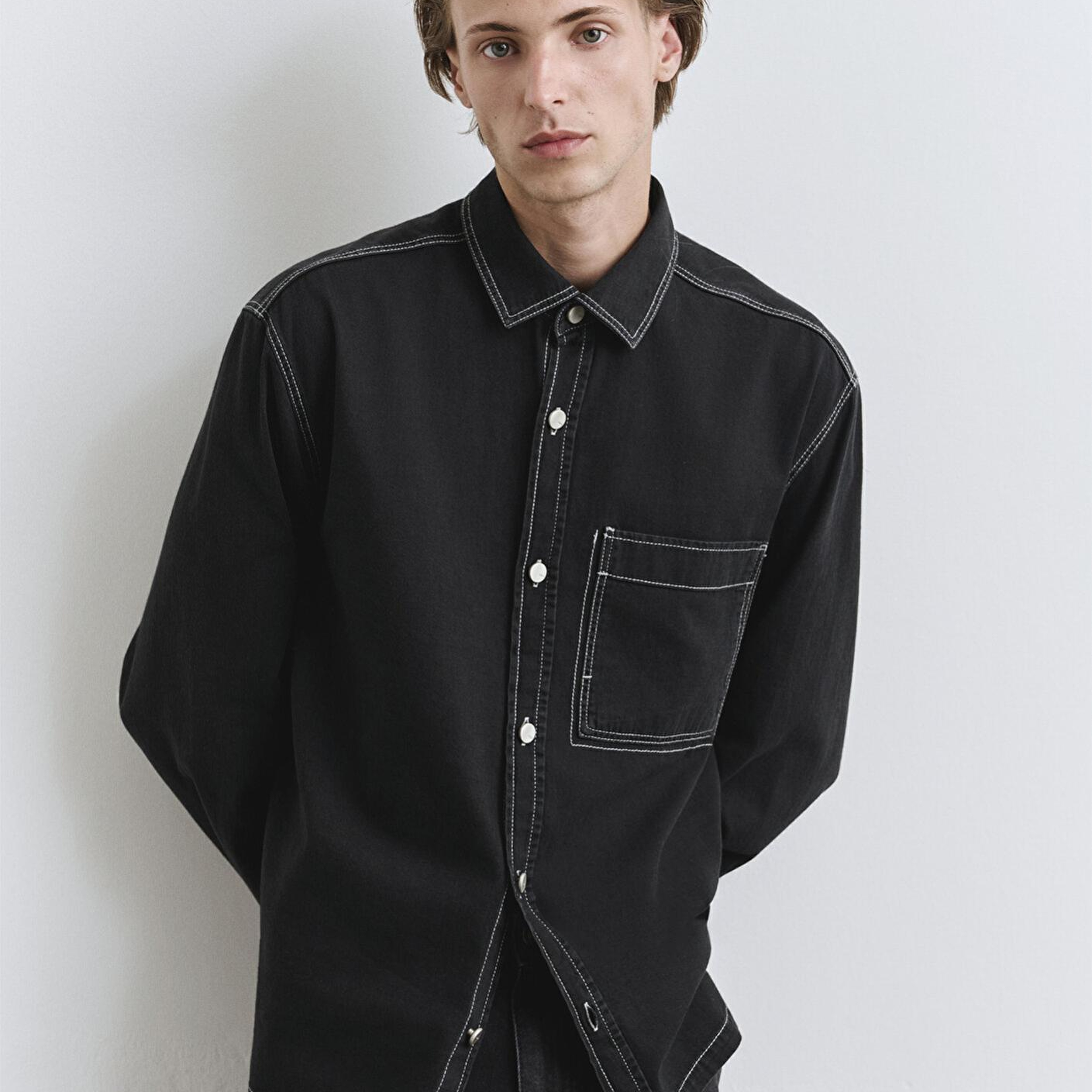 Mavi Dikiş Detaylı Siyah Gömlek Loose Fit / Bol Rahat Kesim 0211688-90850