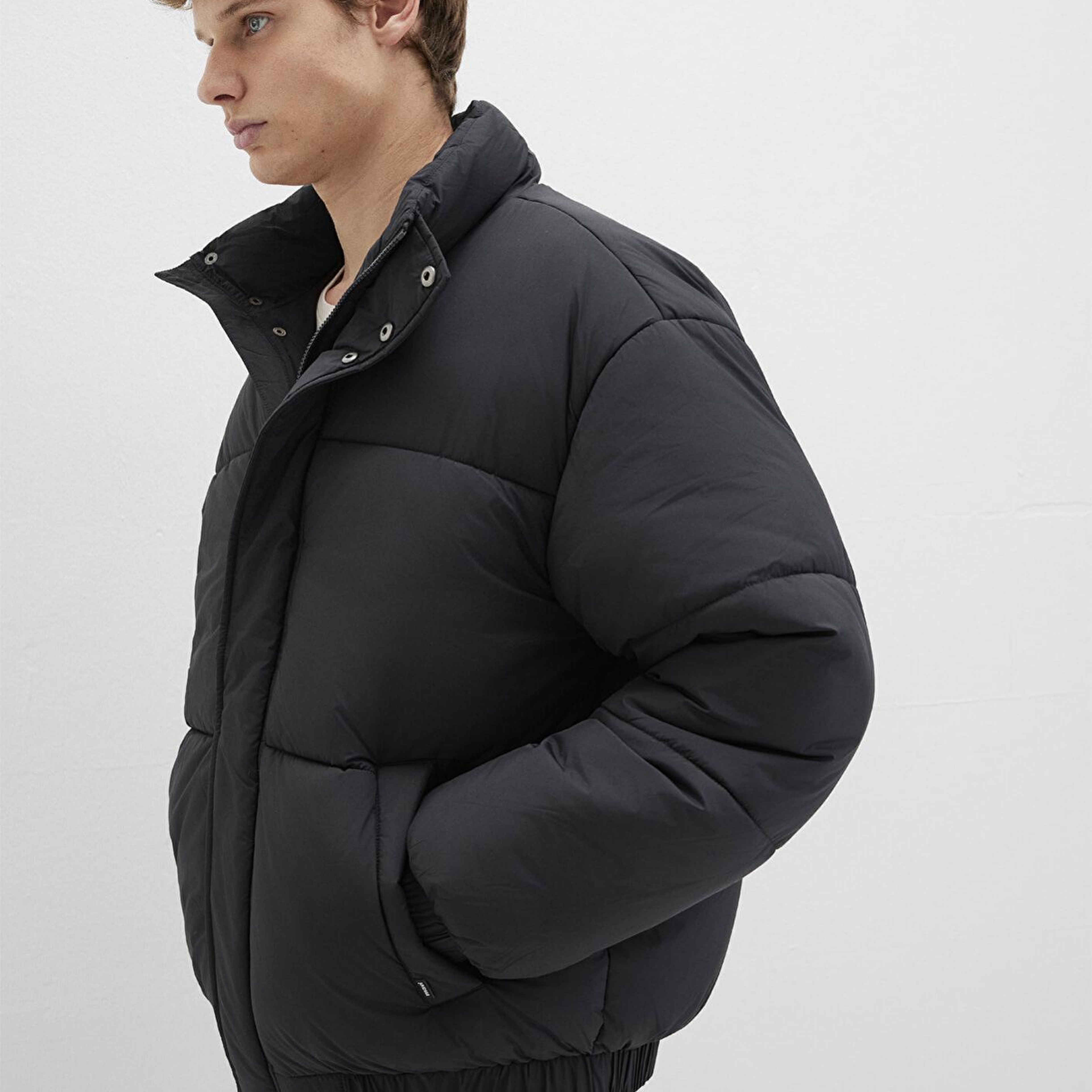 Mavi Dik Yaka Siyah Şişme Mont 0110609-71379