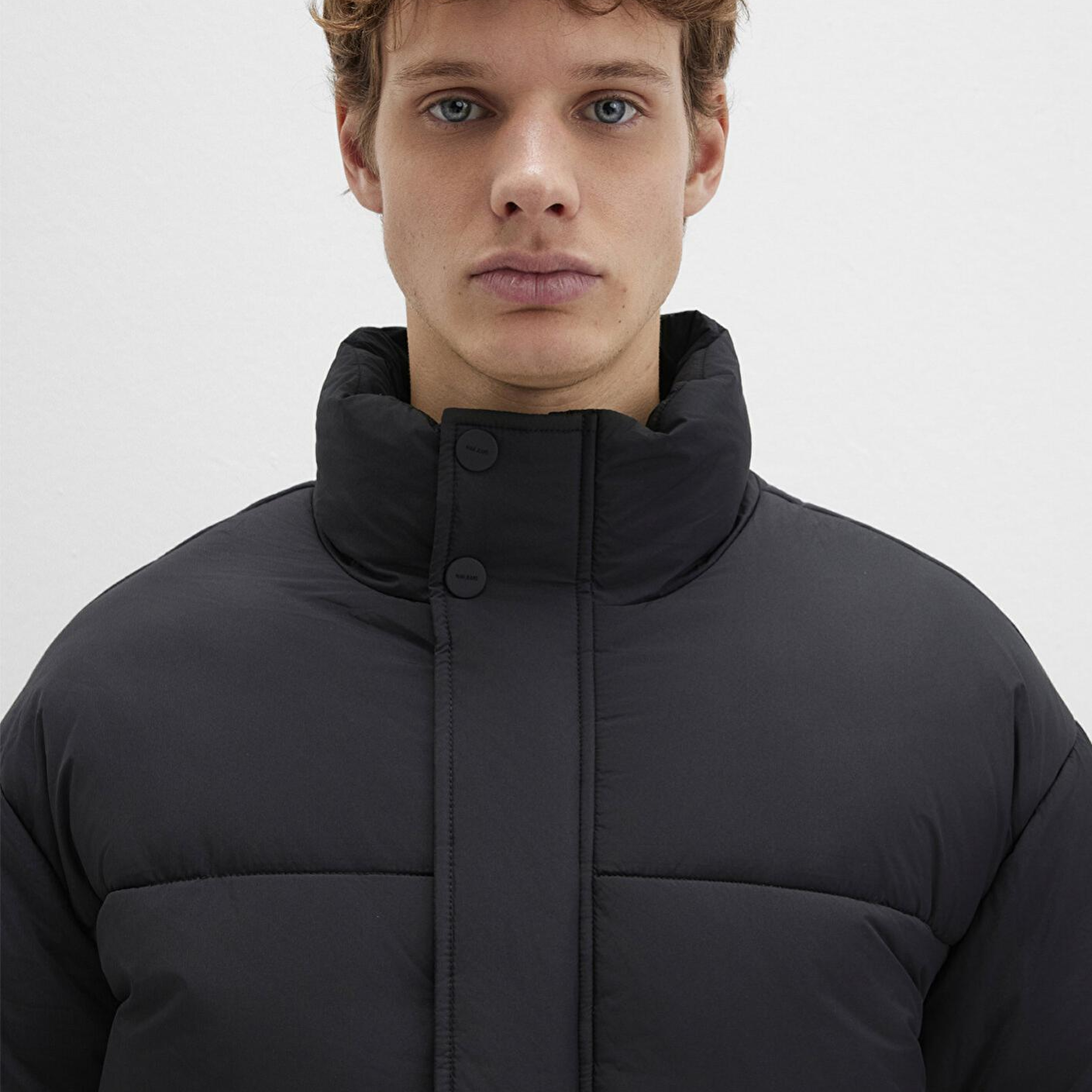 Mavi Dik Yaka Siyah Şişme Mont 0110609-71379