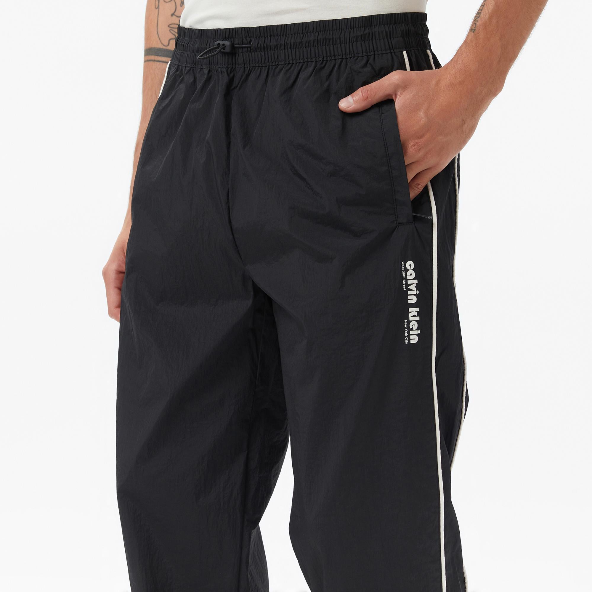 Calvin Klein Relaxed Crinkle Nylon Track Erkek Siyah Eşofman Altı
