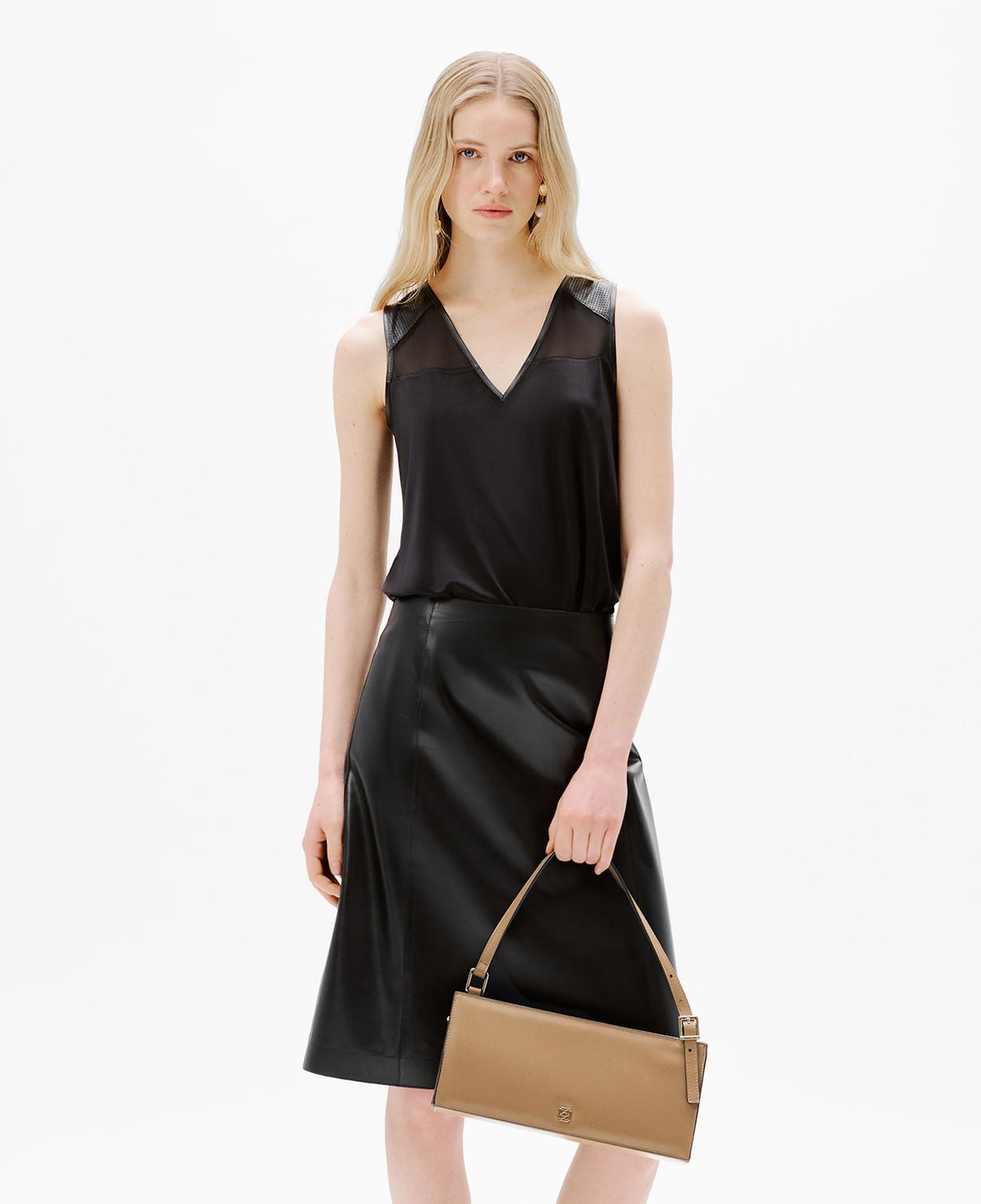 Kadın Siyah Deri Detaylı Perforeli Bluz