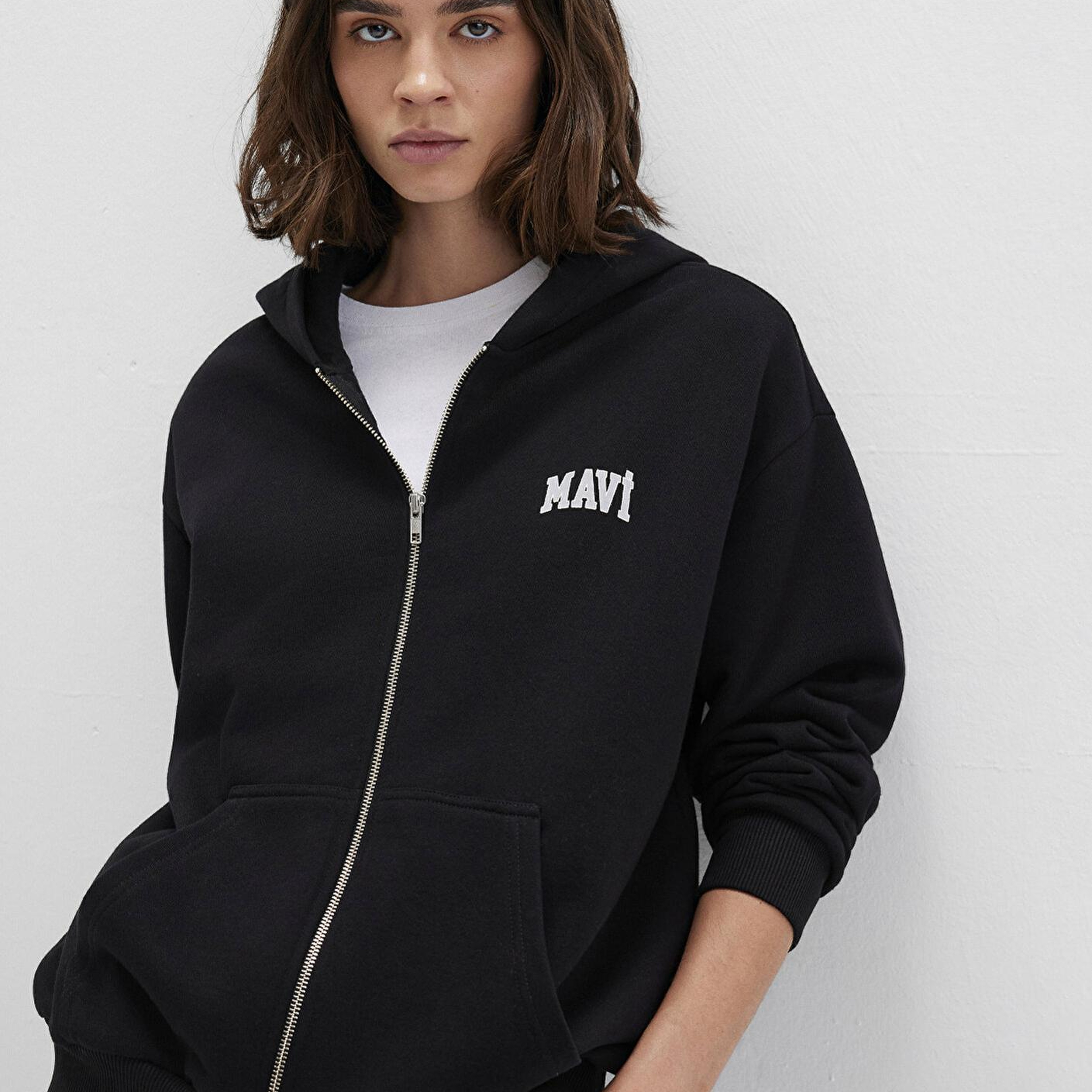 Mavi Mavi Logo Baskılı Kapüşonlu Fermuarlı Siyah Sweatshirt 1S10178-900