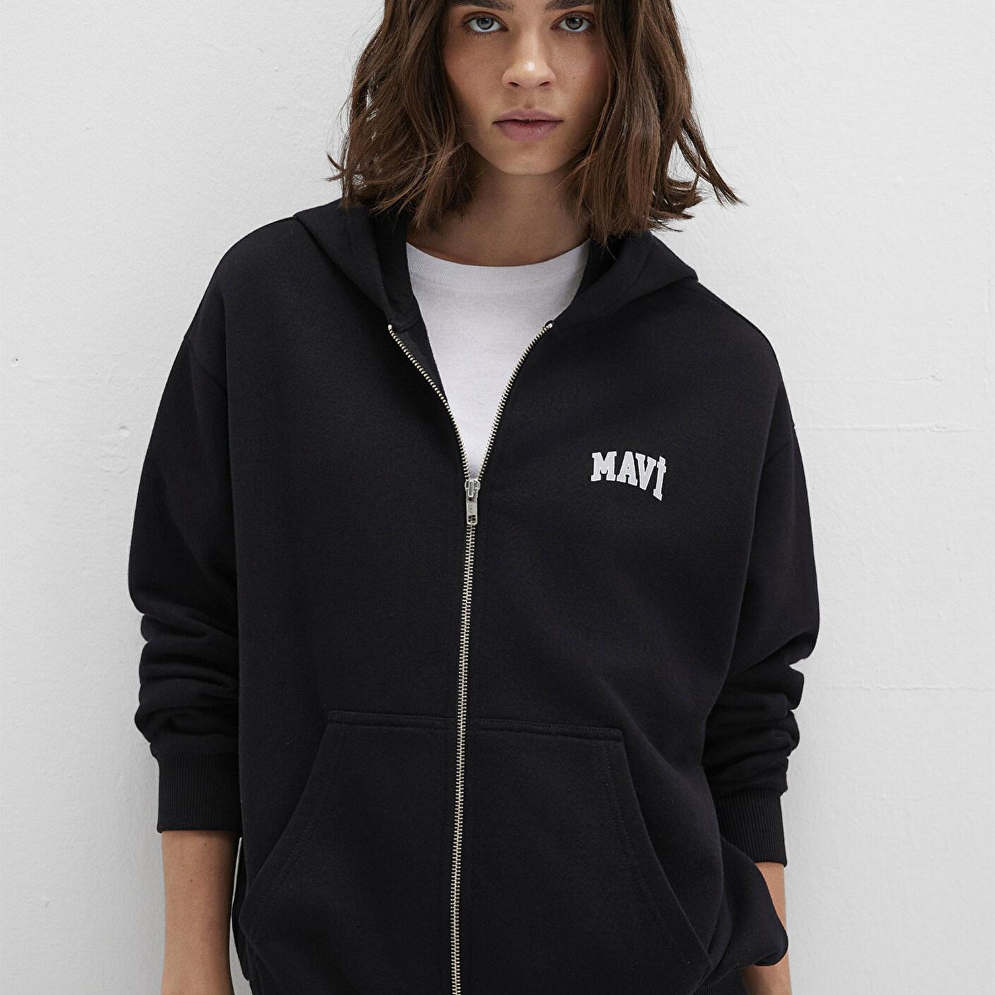 Mavi Mavi Logo Baskılı Kapüşonlu Fermuarlı Siyah Sweatshirt 1S10178-900