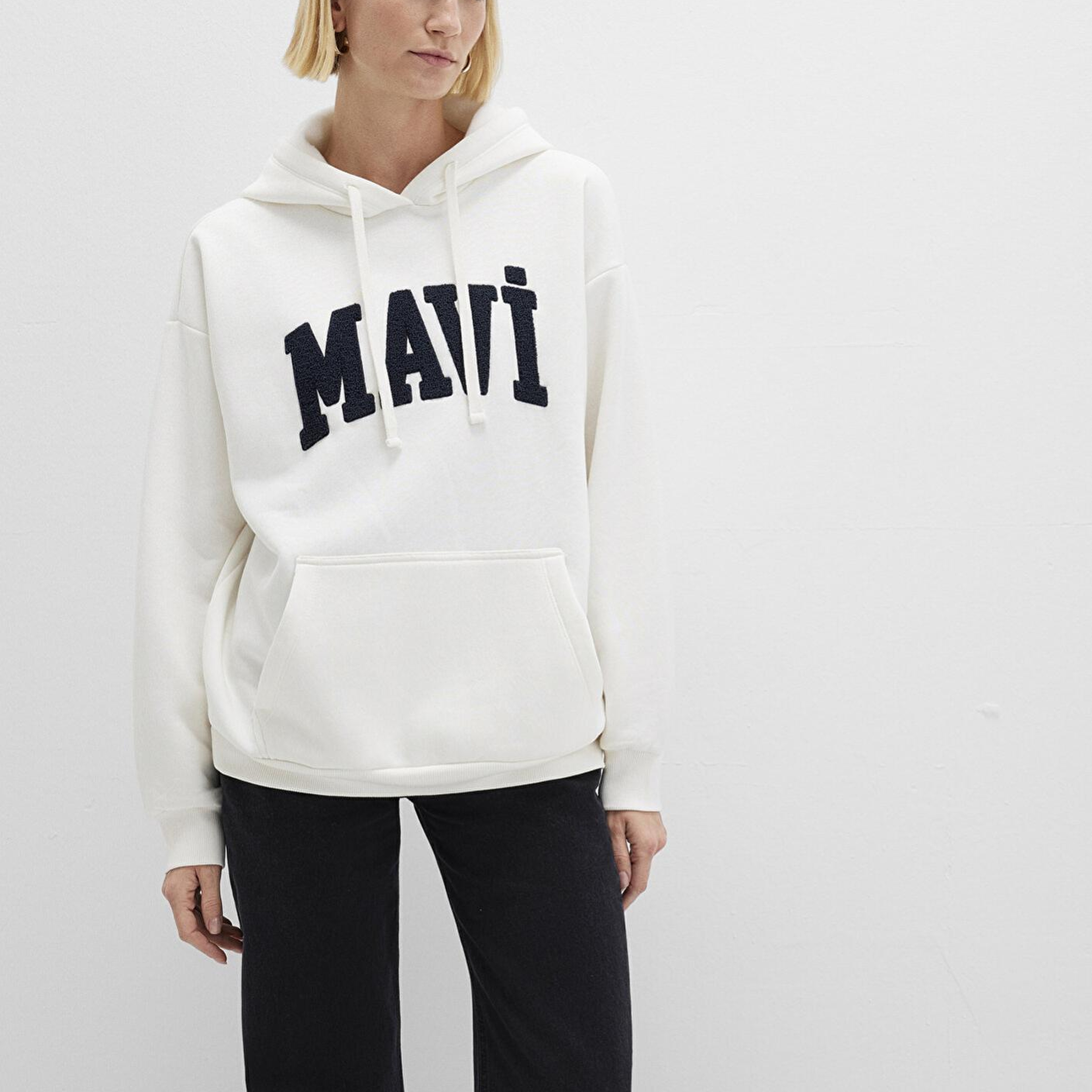 Mavi Mavi Logo Patchli Beyaz Sweatshirt 1S10175-80194