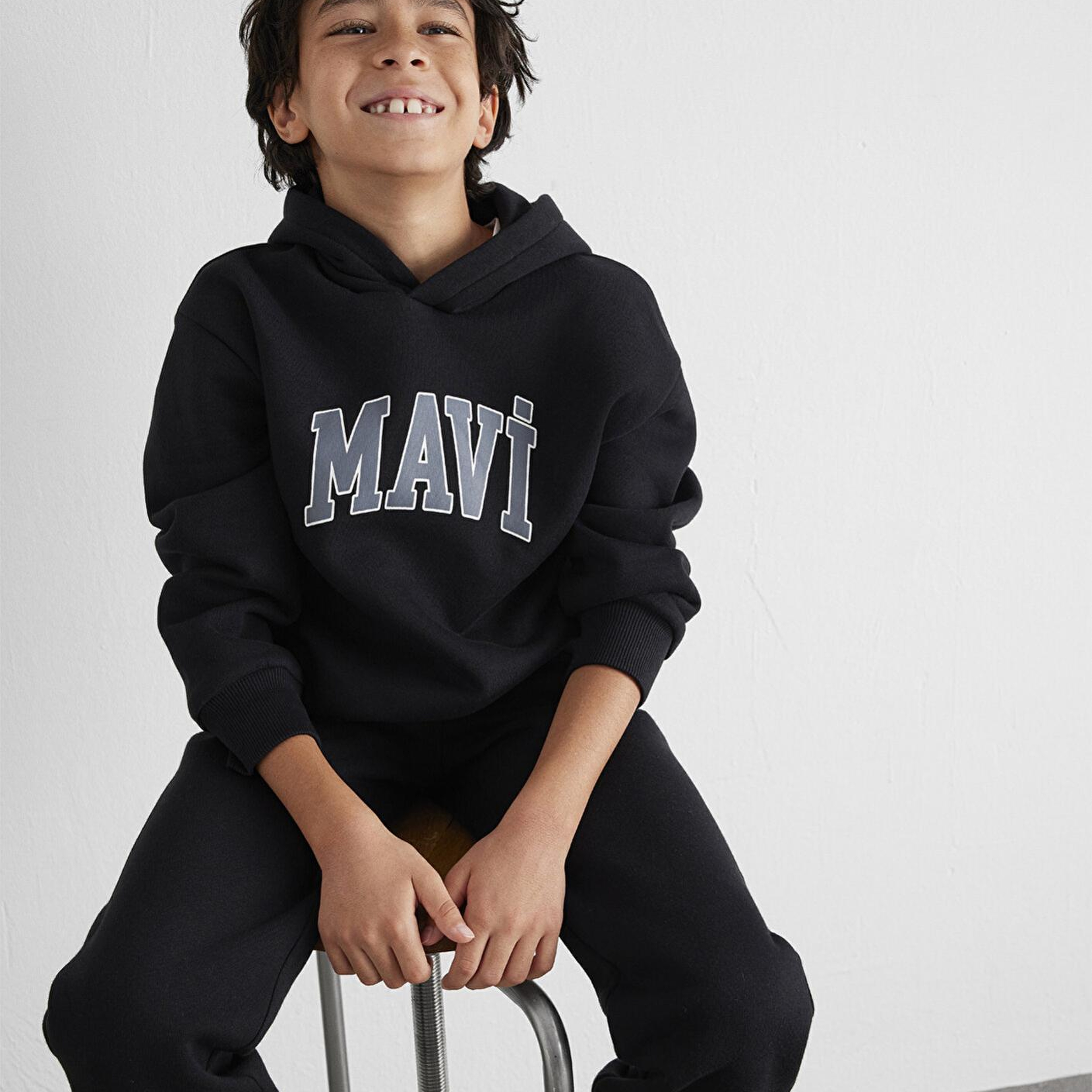 Mavi Mavi Logo Baskılı Kapüşonlu Siyah Sweatshirt 6610110-900