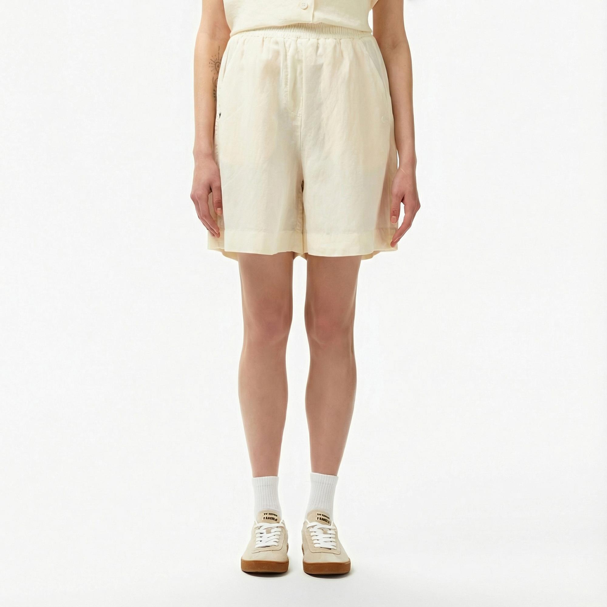 Lacoste Kadın Regular Fit Beyaz Bermuda Şort