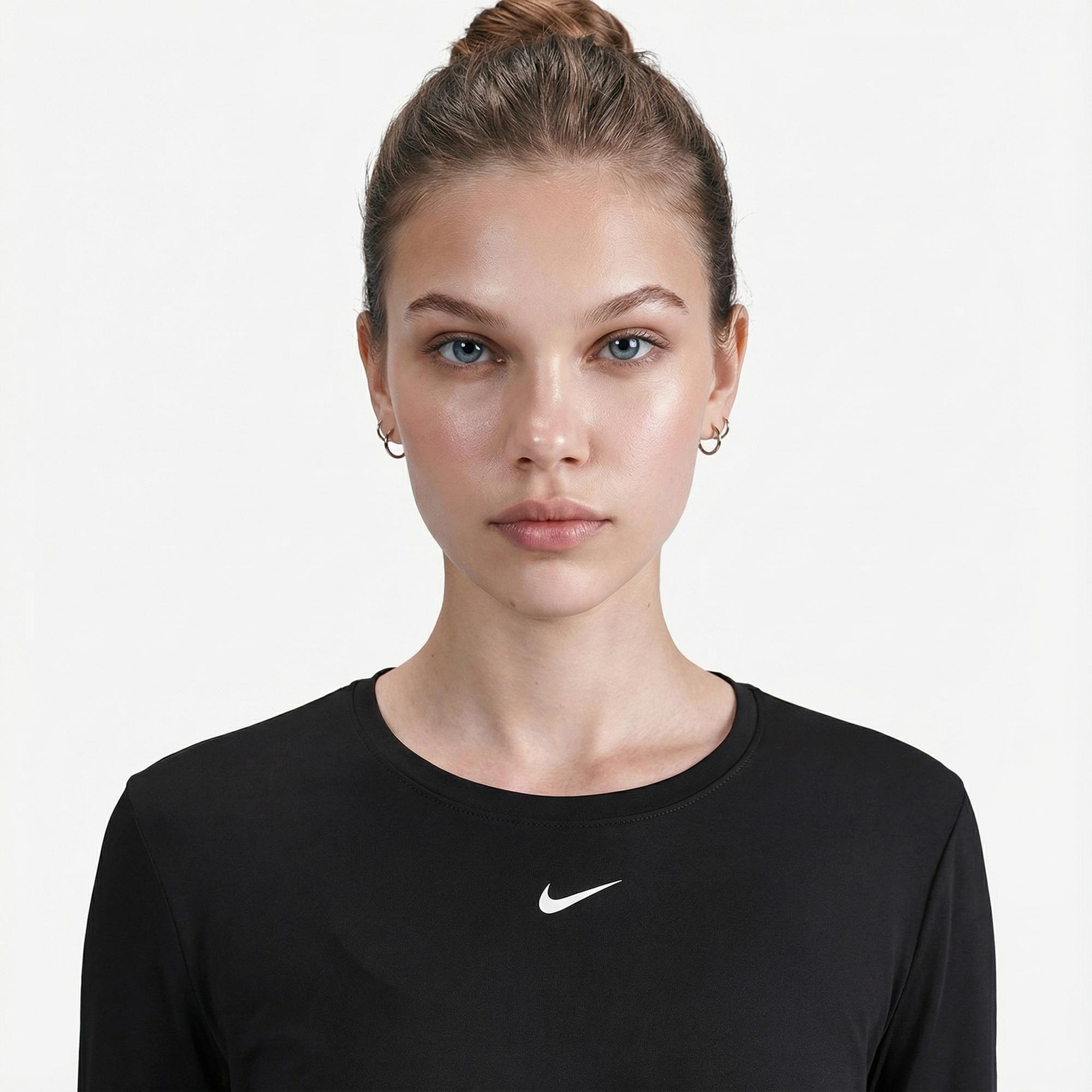 Nike One Classic Dri-Fit Kadın Siyah T-Shirt