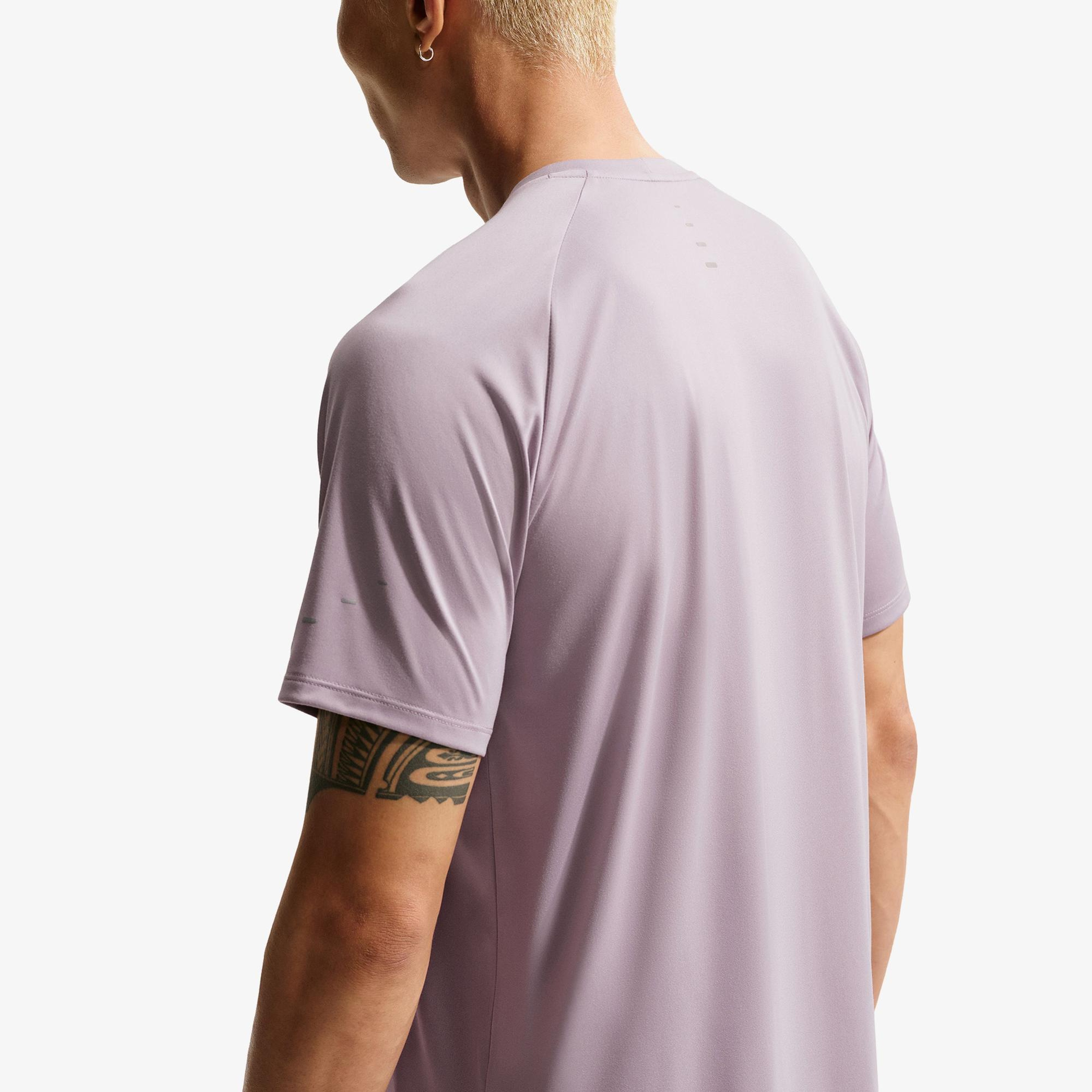 Nike Dri-Fit Stride Erkek Pembe T-Shirt
