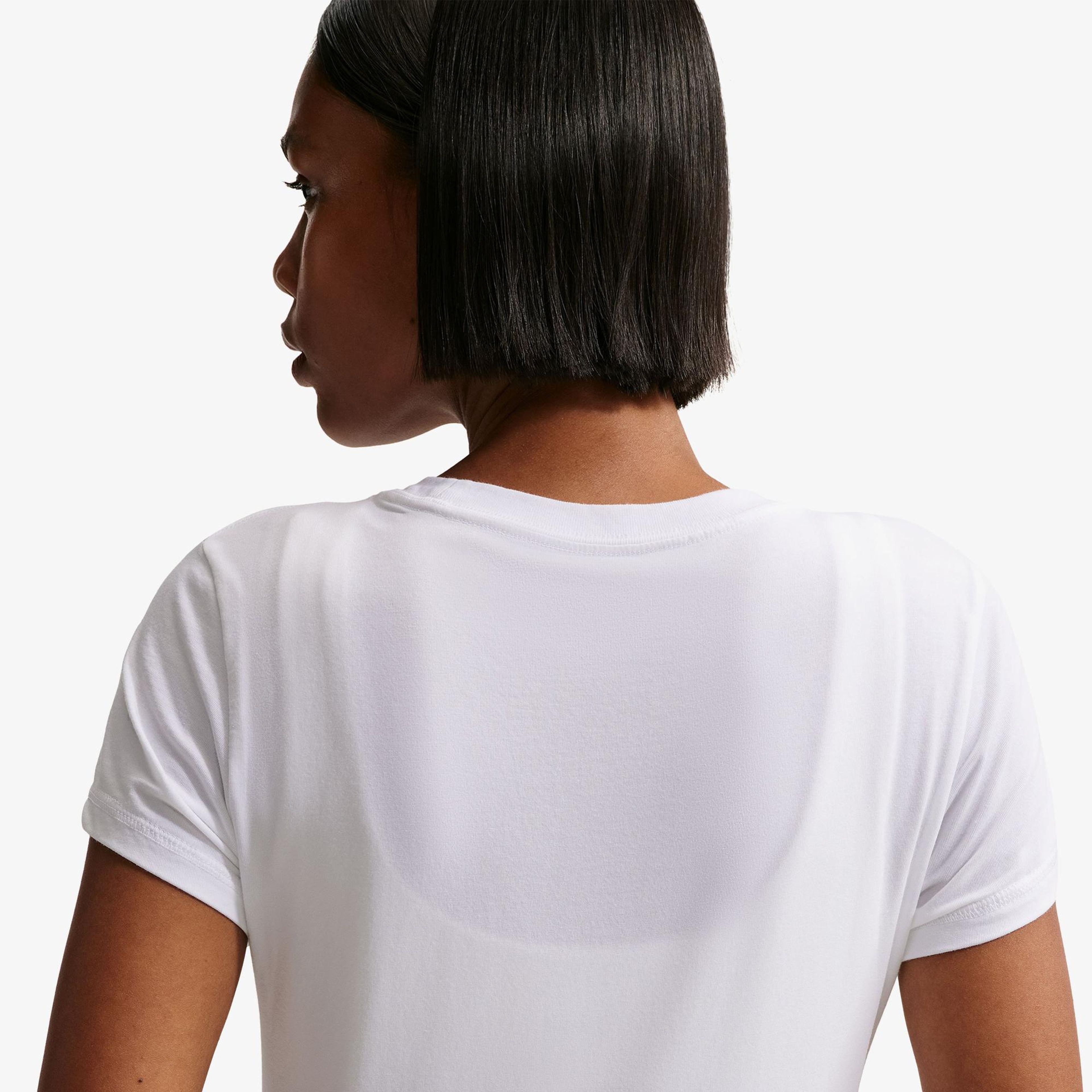 Nike Sportswear Kadın Beyaz Crop T-Shirt