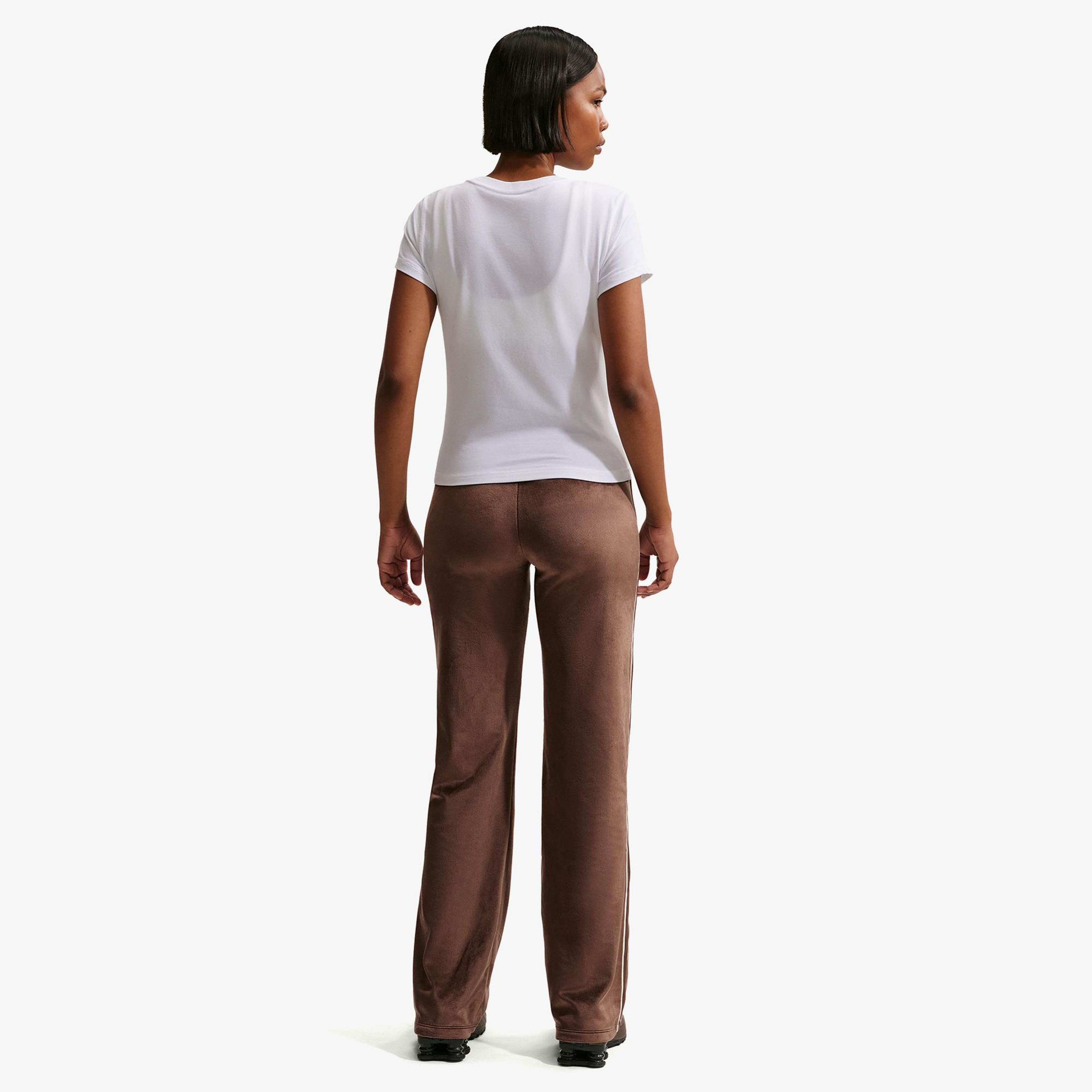 Nike Sportswear Kadın Beyaz Crop T-Shirt