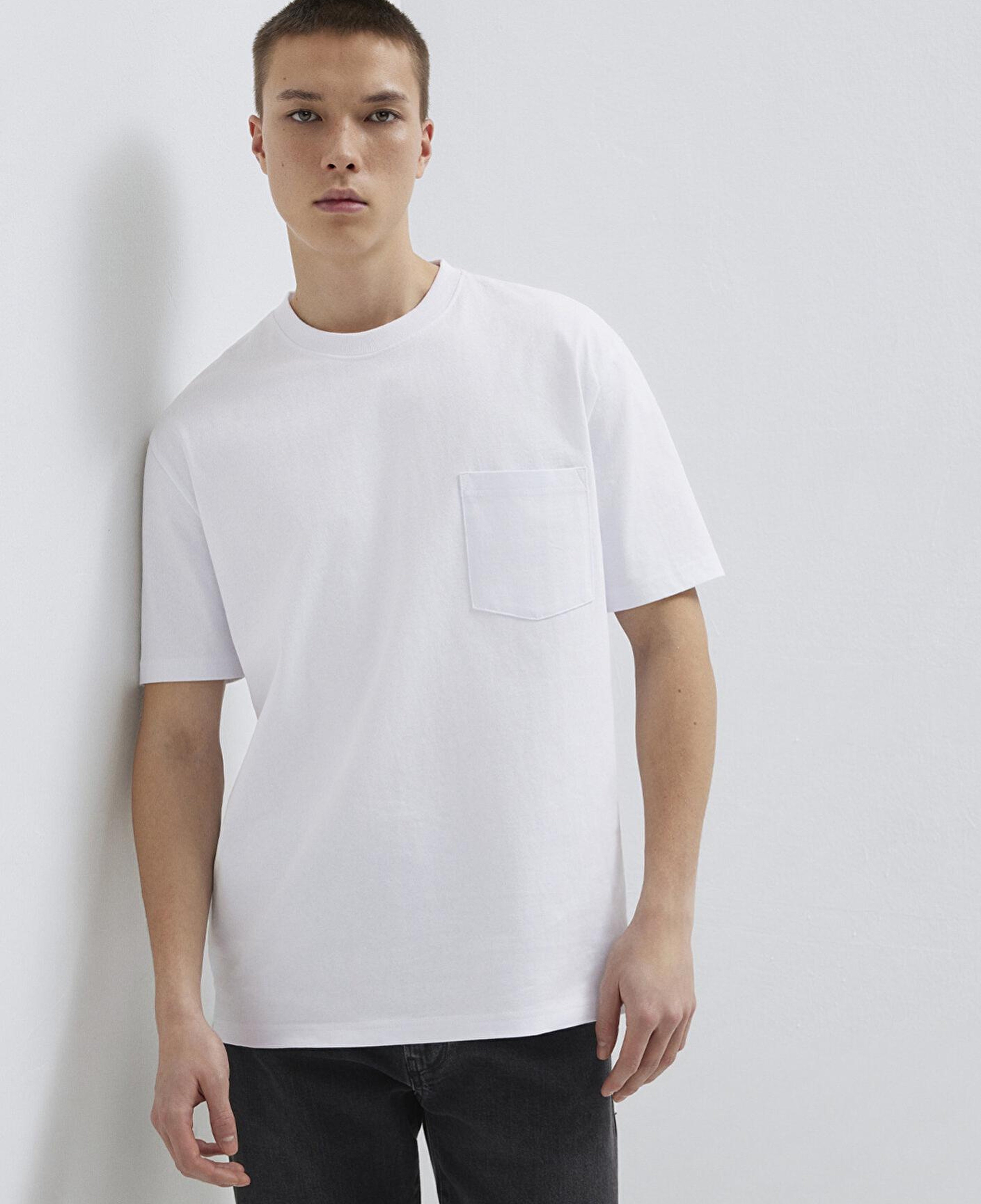 Mavi Cep Detaylı Beyaz Basic Tişört Loose Fit / Bol Rahat Kesim 066248-620