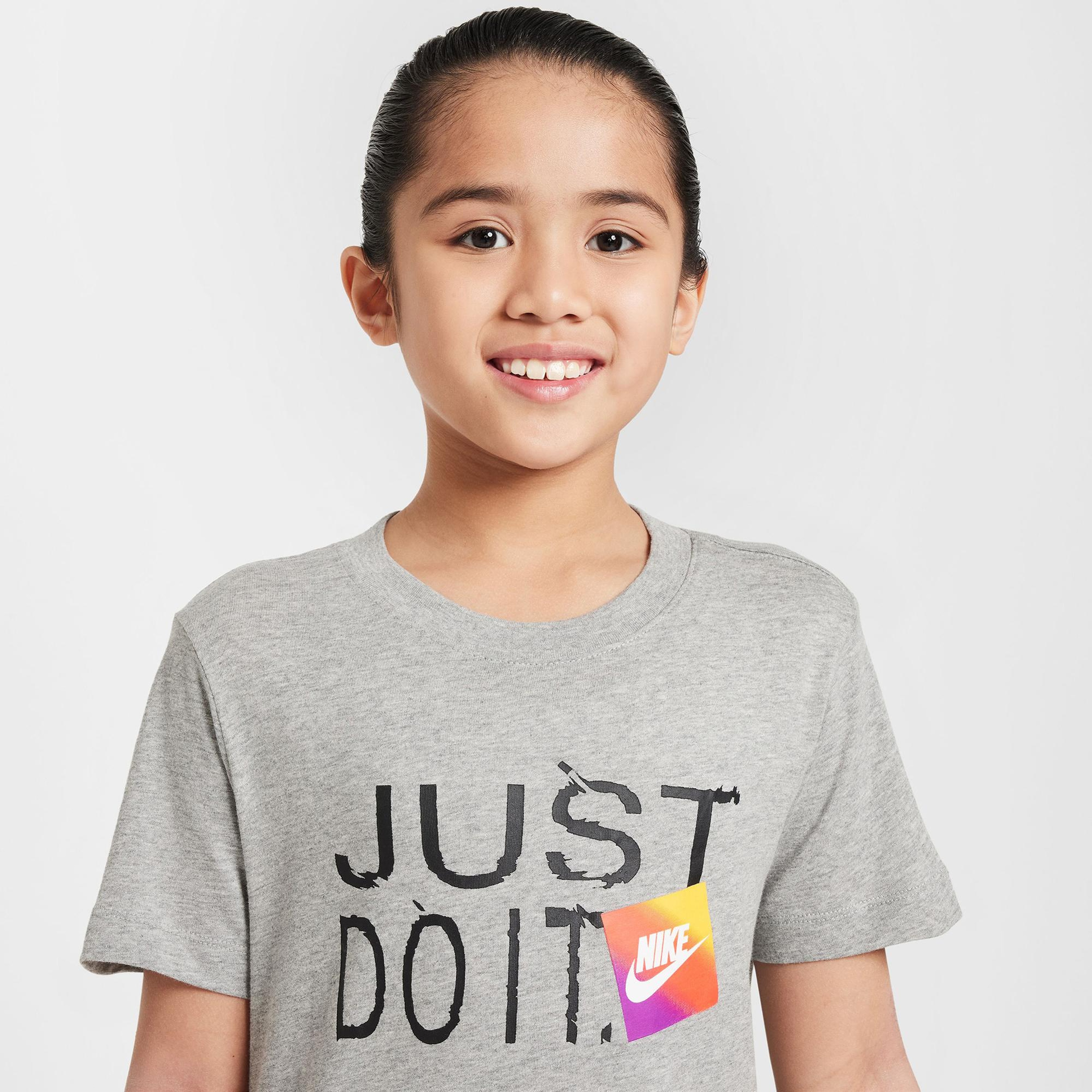 Nike Sportswear Çocuk Gri T-Shirt