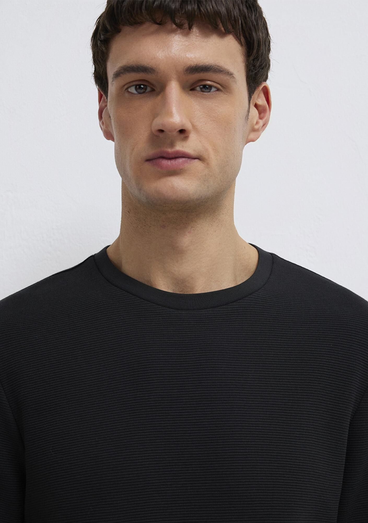 Mavi Uzun Kollu Dokulu Siyah Tişört Slim Fit / Dar Kesim 064622-21842