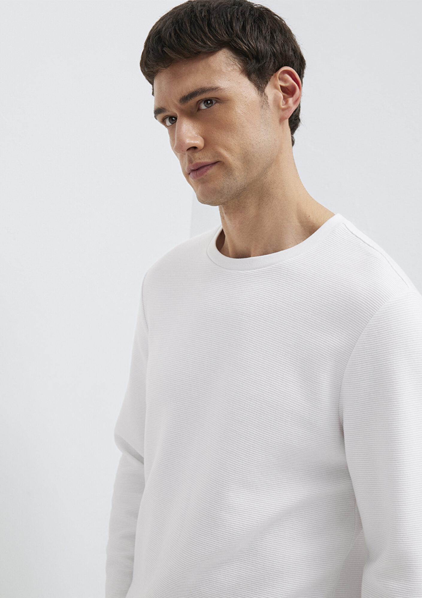 Mavi Uzun Kollu Dokulu Beyaz Tişört Slim Fit / Dar Kesim 064622-20454