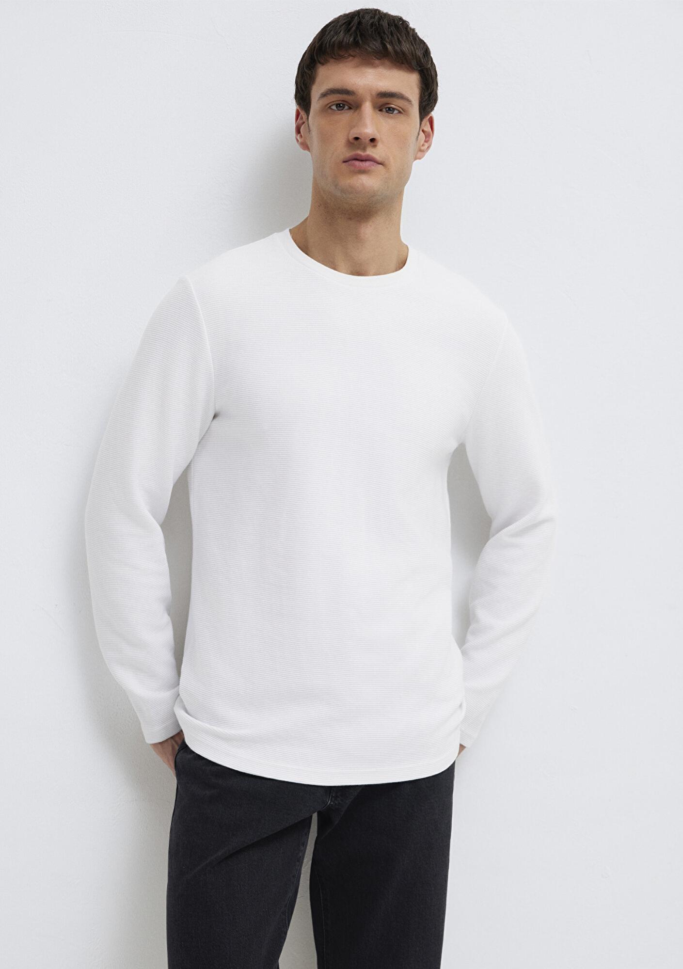 Mavi Uzun Kollu Dokulu Beyaz Tişört Slim Fit / Dar Kesim 064622-20454