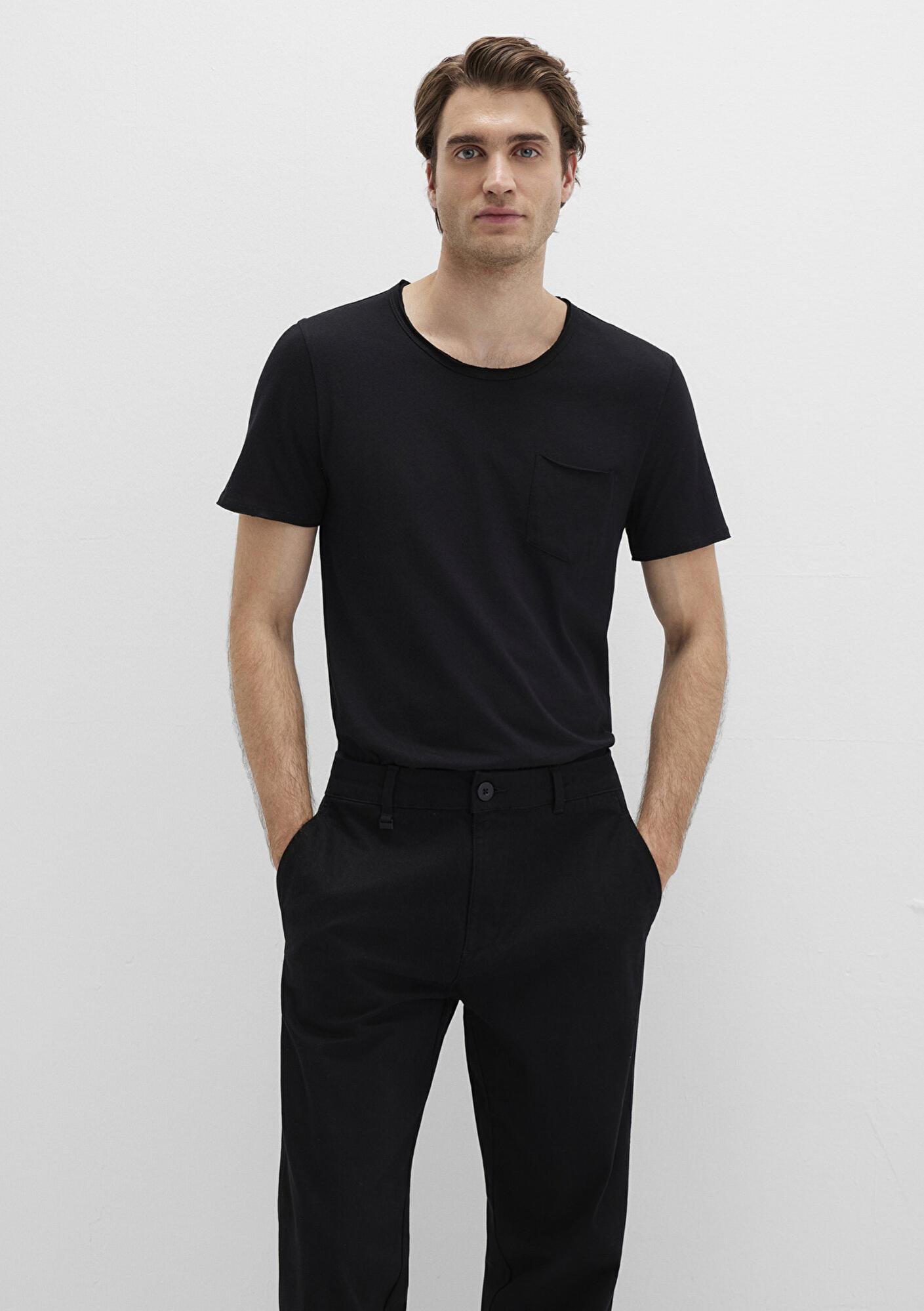 Mavi Dikişli Cep Detaylı Siyah Tişört Fitted / Vücuda Oturan Kesim 062772-26341