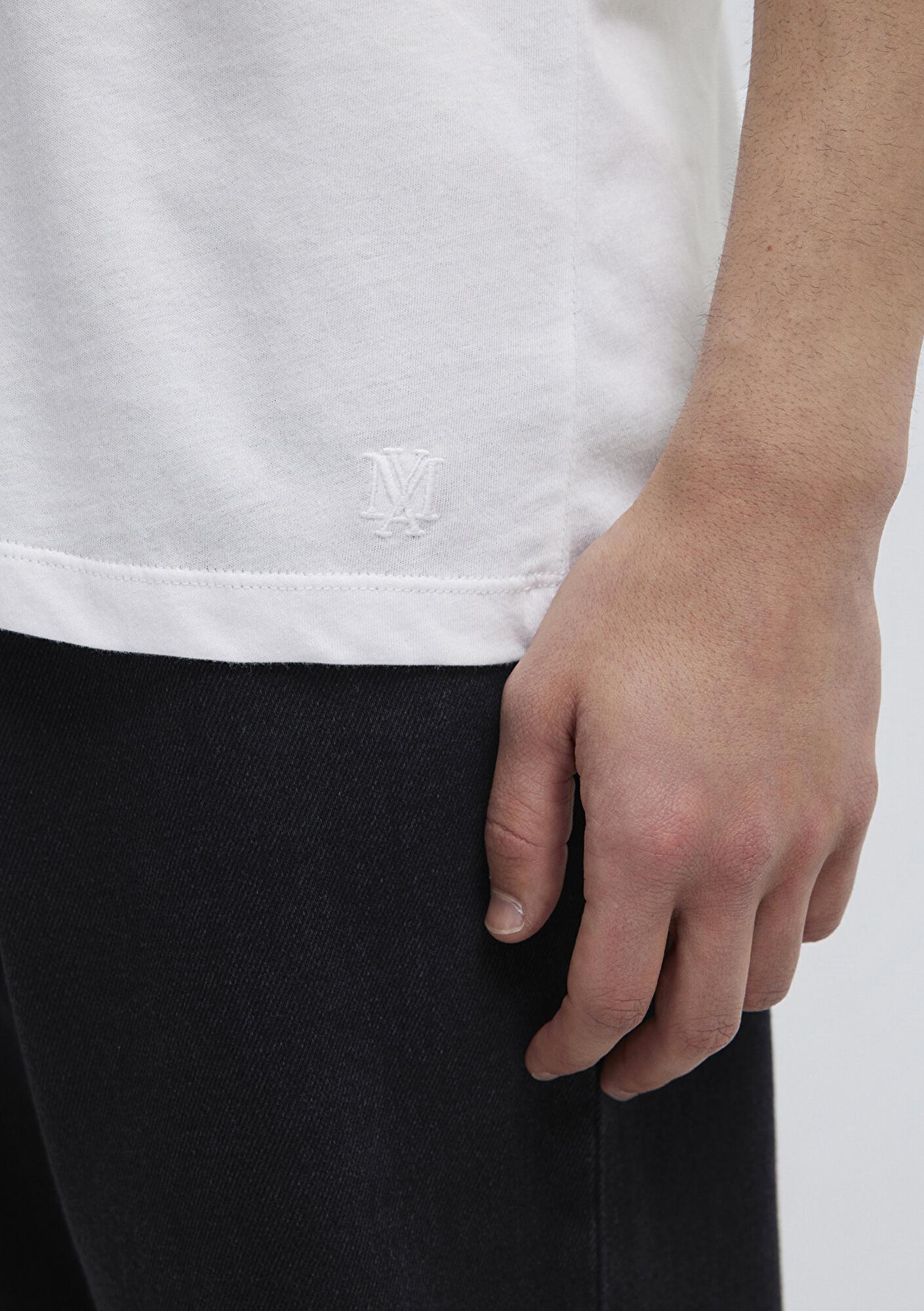 Mavi Dikişli Cep Detaylı Beyaz Tişört Fitted / Vücuda Oturan Kesim 062772-20843