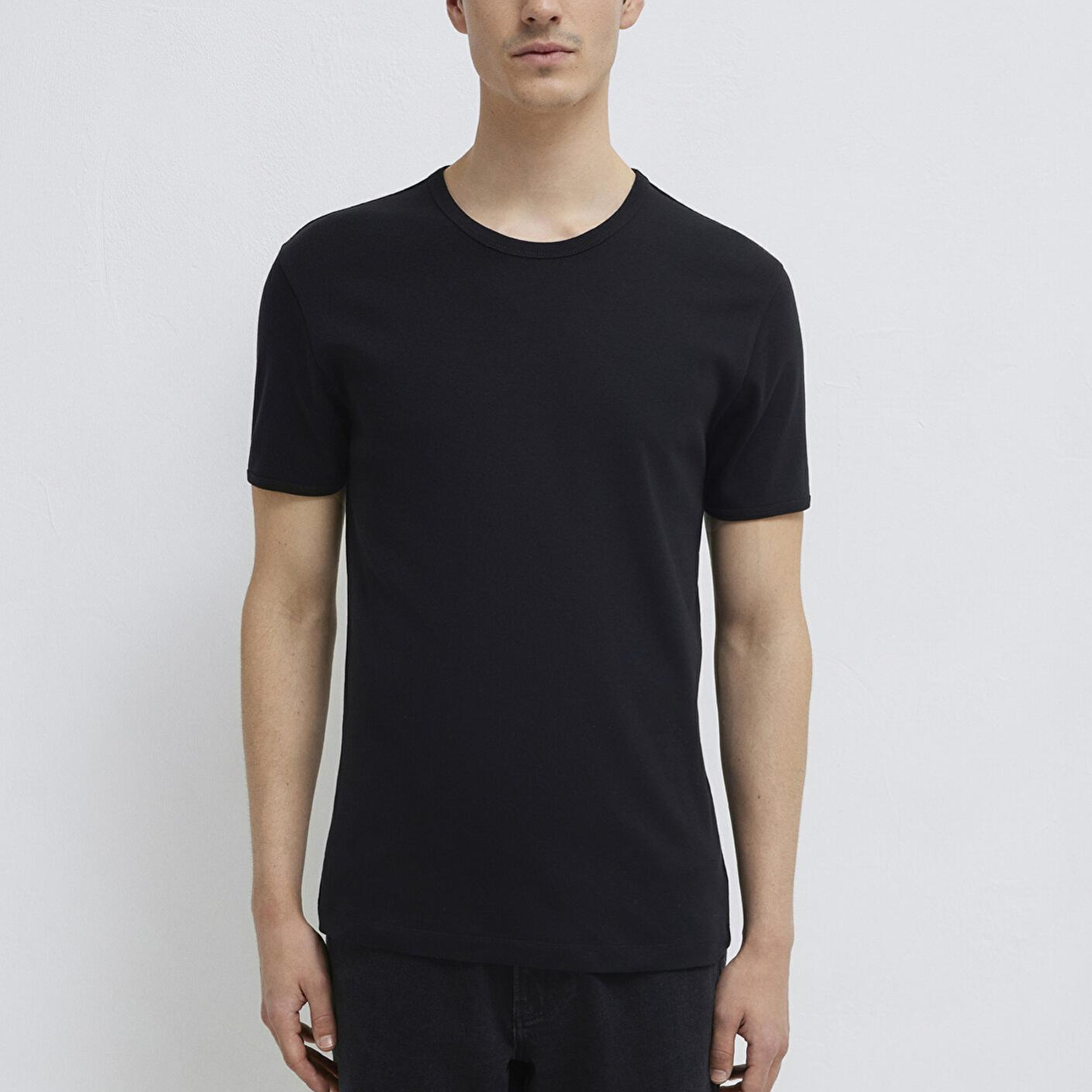 Mavi Ribana Detaylı Siyah Tişört Fitted / Vücuda Oturan Kesim 063747-900