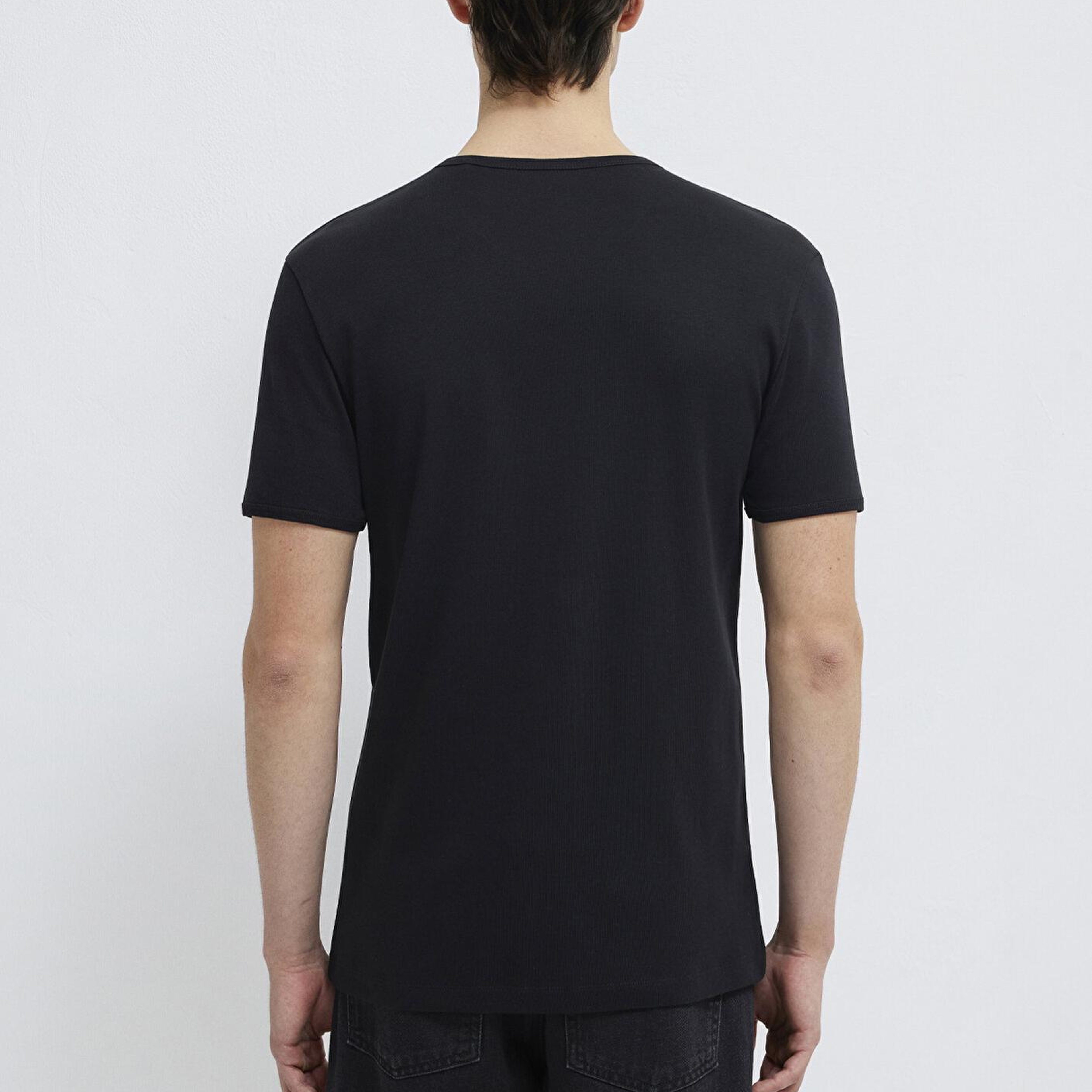 Mavi Ribana Detaylı Siyah Tişört Fitted / Vücuda Oturan Kesim 063747-900