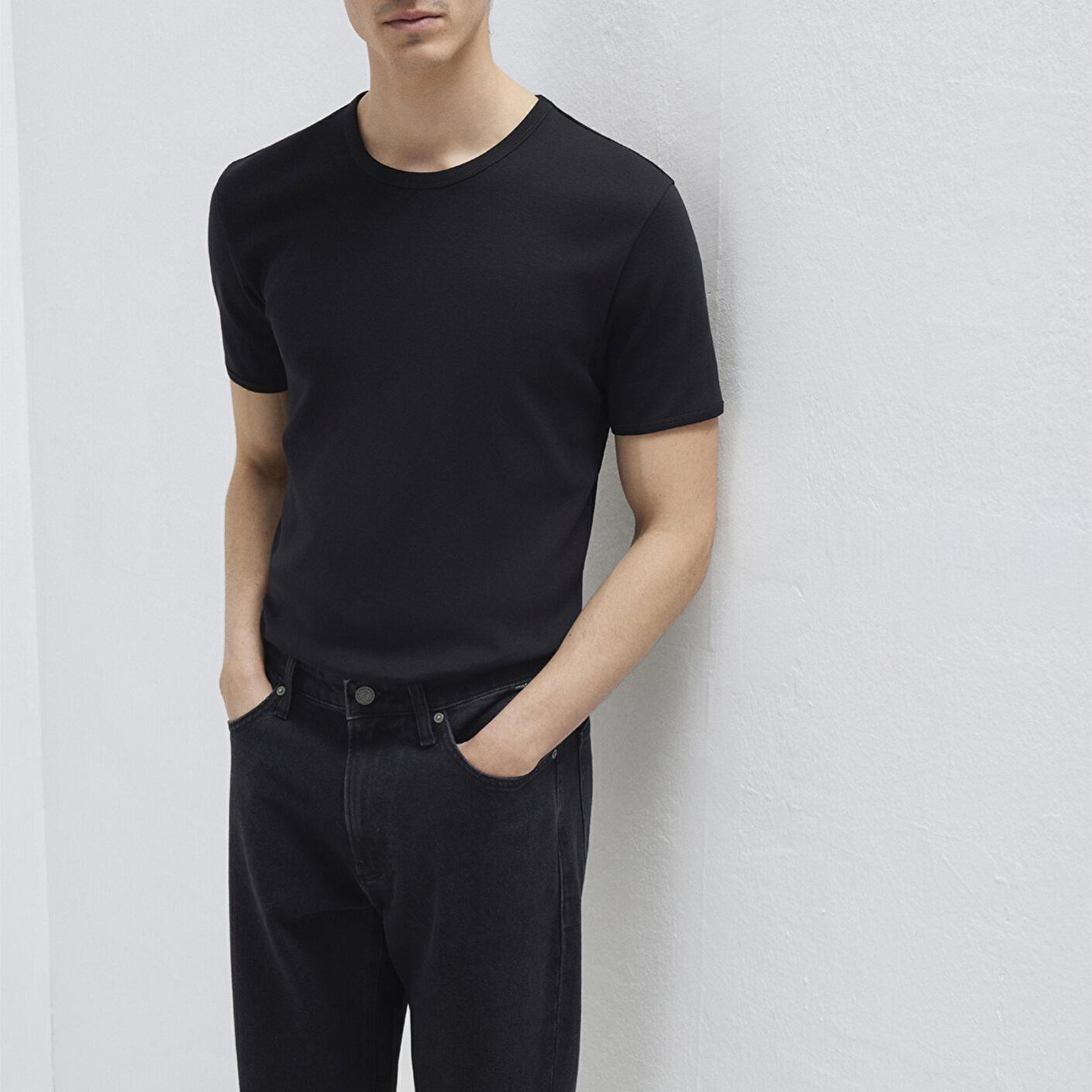 Mavi Ribana Detaylı Siyah Tişört Fitted / Vücuda Oturan Kesim 063747-900