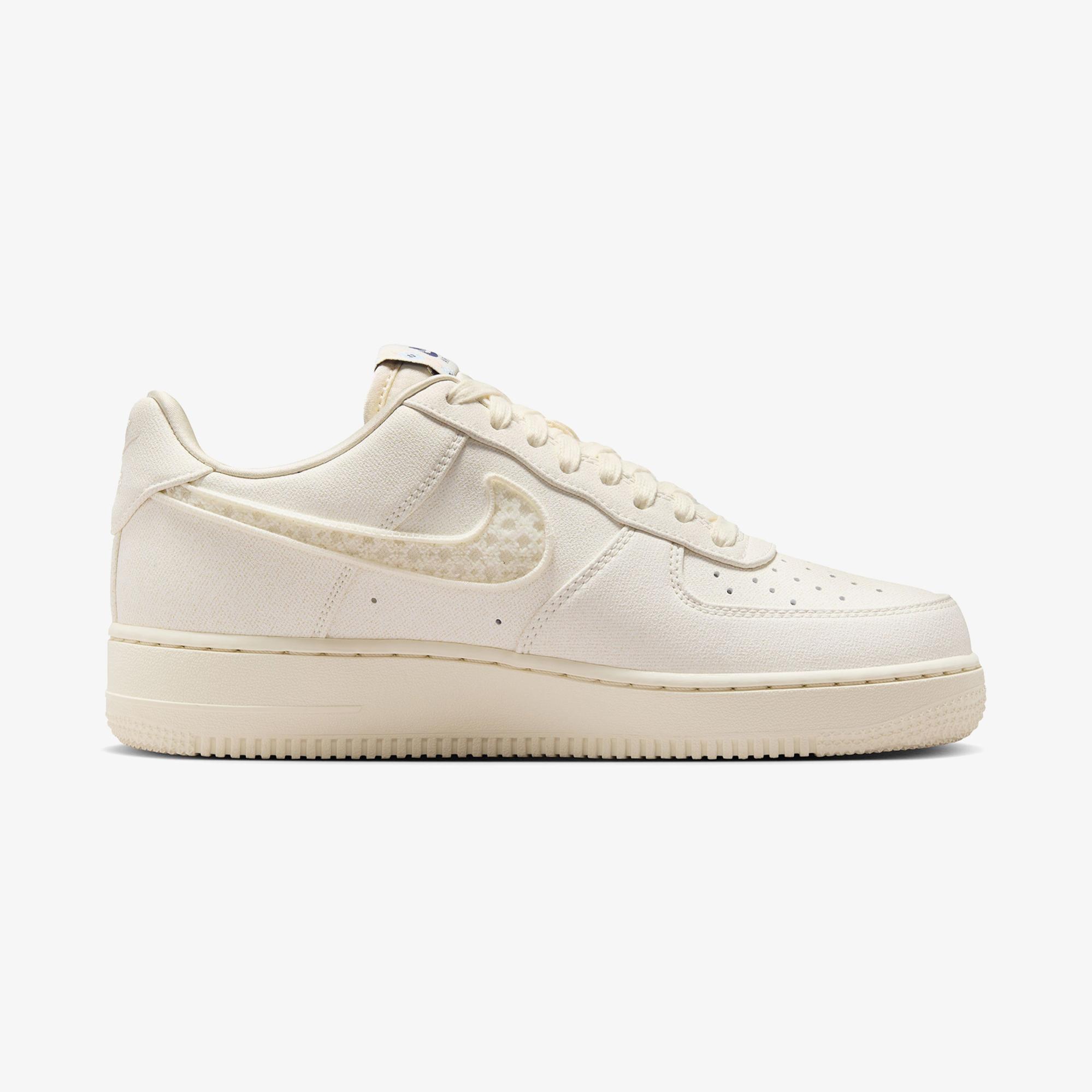 Nike Air Force 1 '07 LX Kadın Krem Rengi Spor Ayakkabı