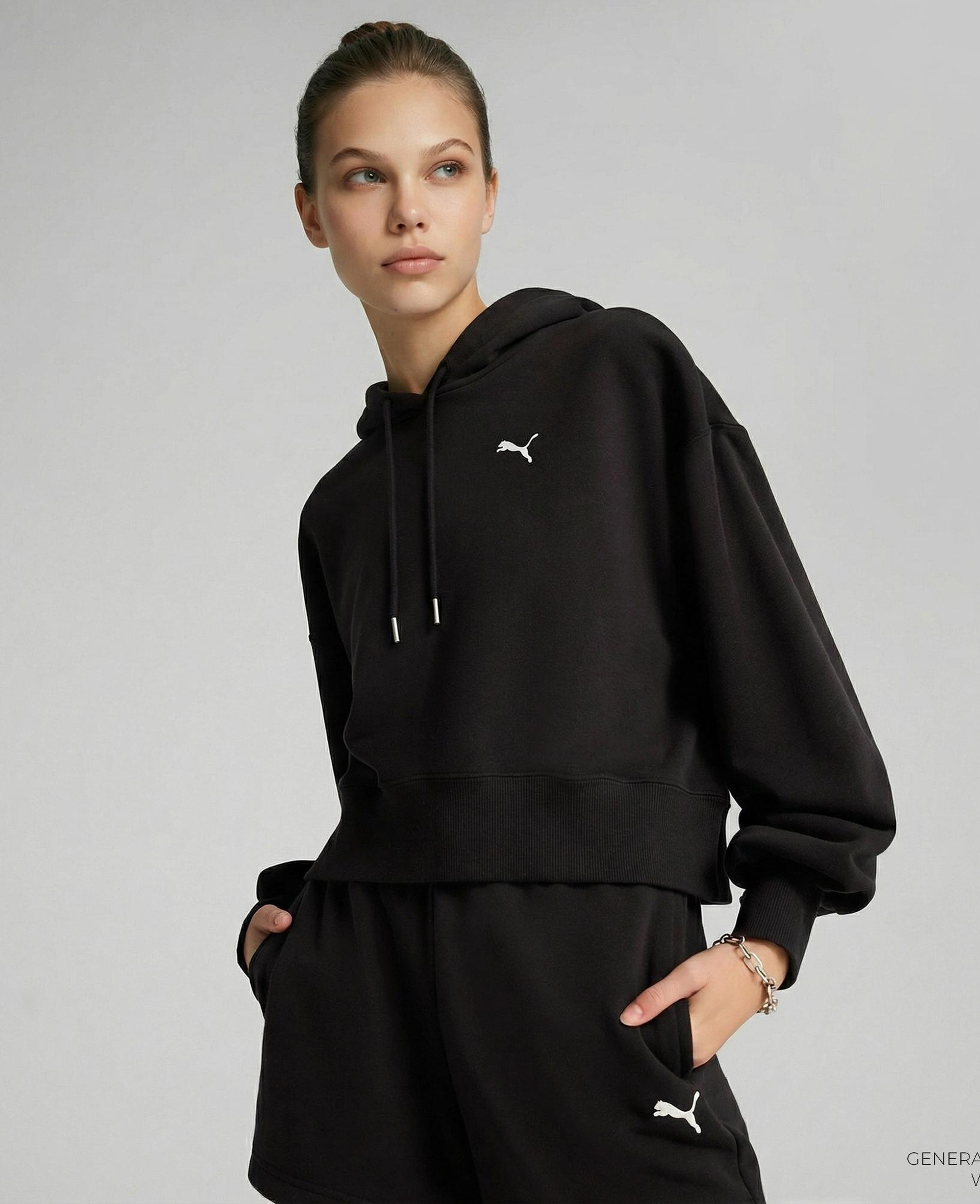 Puma Wardrobe Essential Relaxed Cropped  Kadın Siyah Sweatshirt