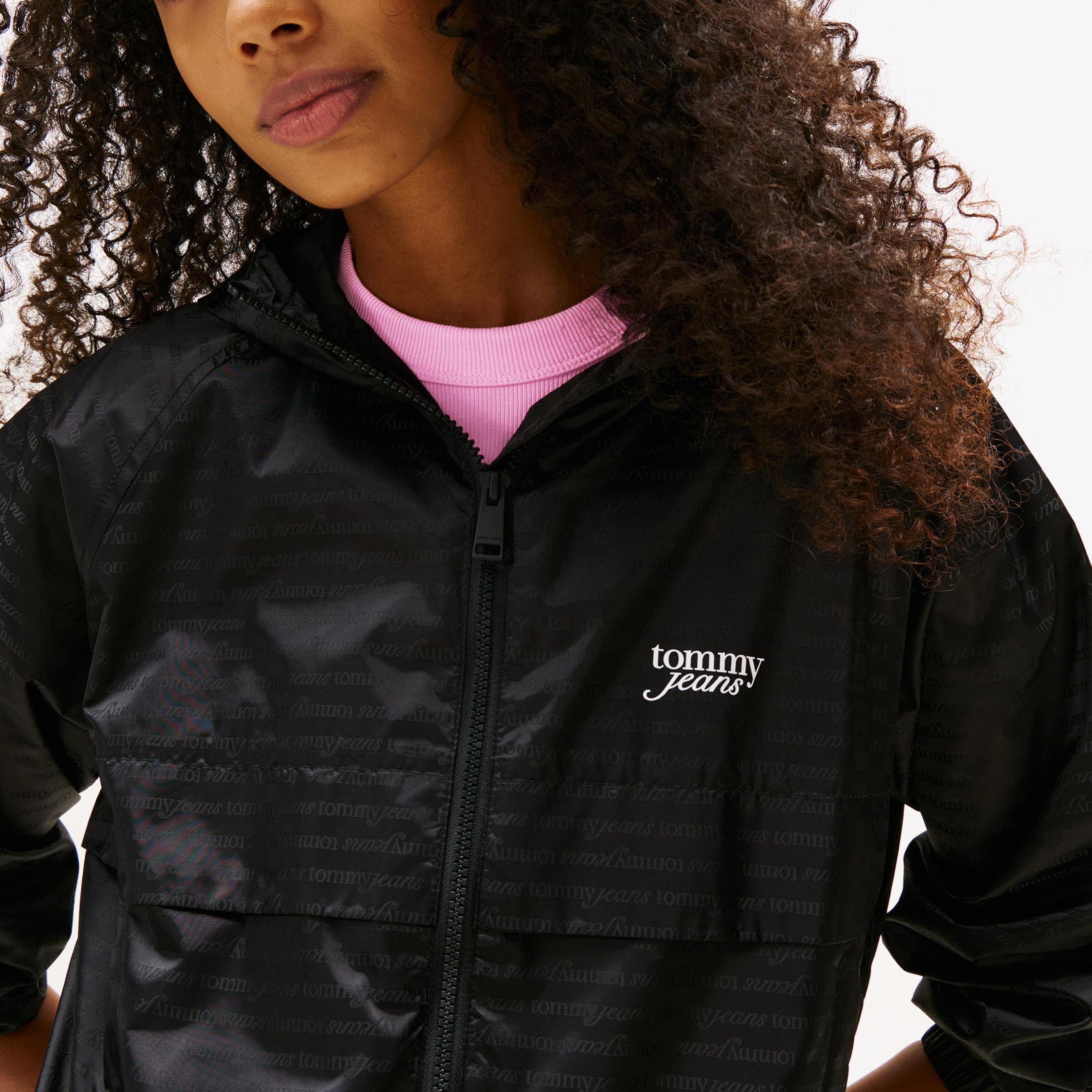 Tommy Hilfiger Repeat Logo Water Repellant Kadın Siyah Ceket