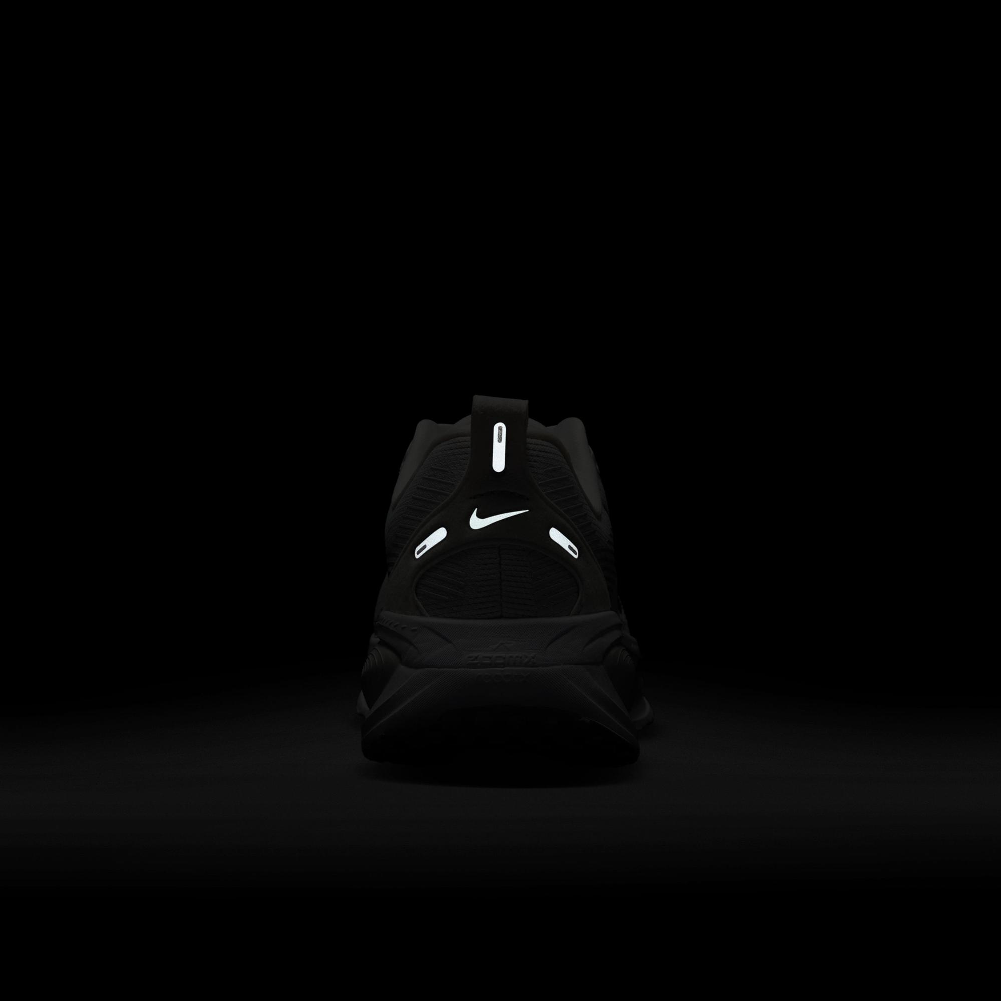 Nike Vomero 18 Kadın Beyaz Koşu Ayakkabısı