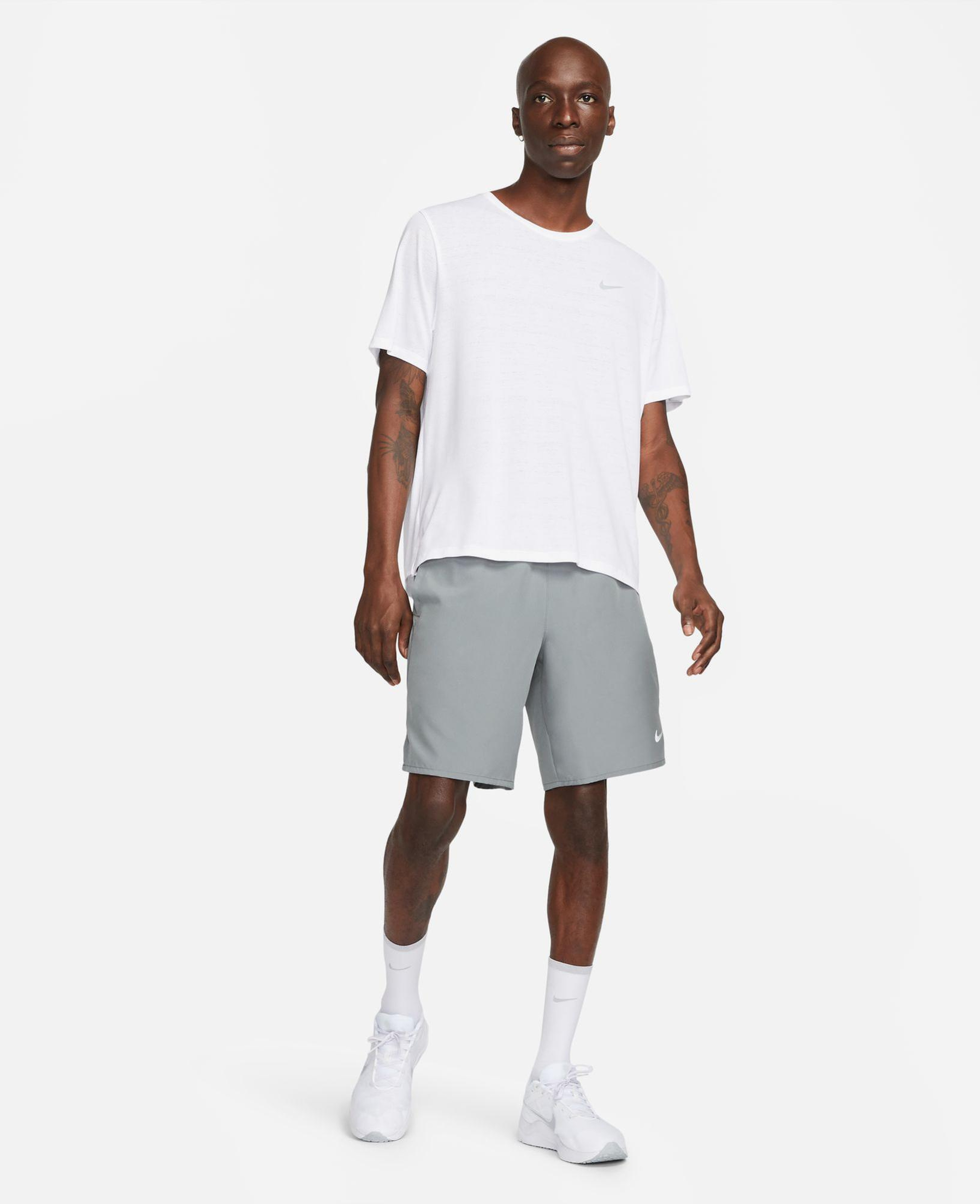 Nike Dri-Fit Challenger Erkek Gri Şort